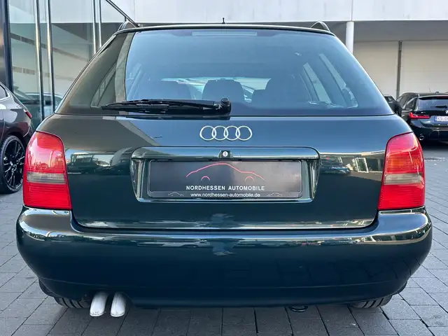 Audi A4 view 4