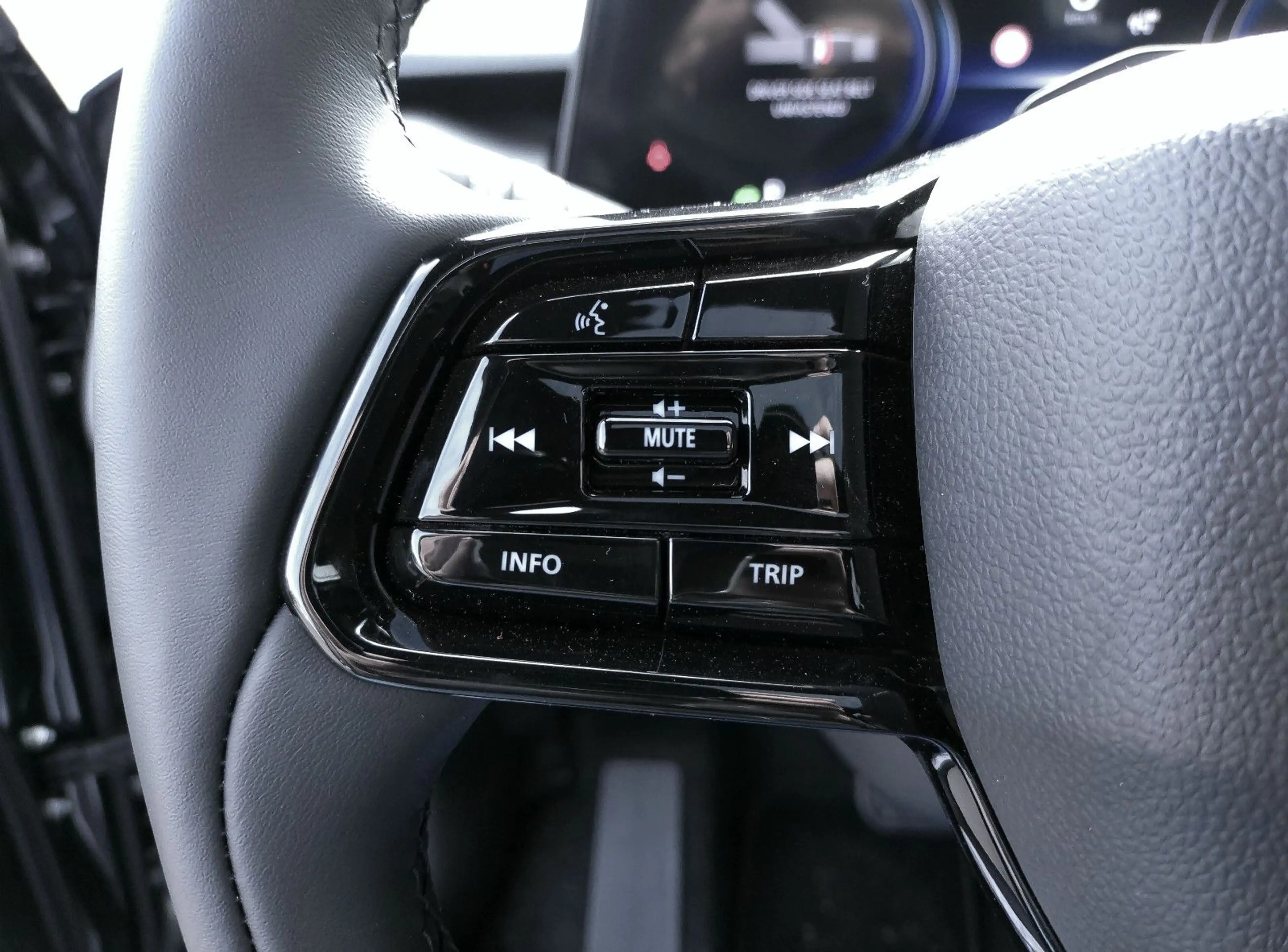 Toyota Urban Cruiser FWD Lounge — photo 12