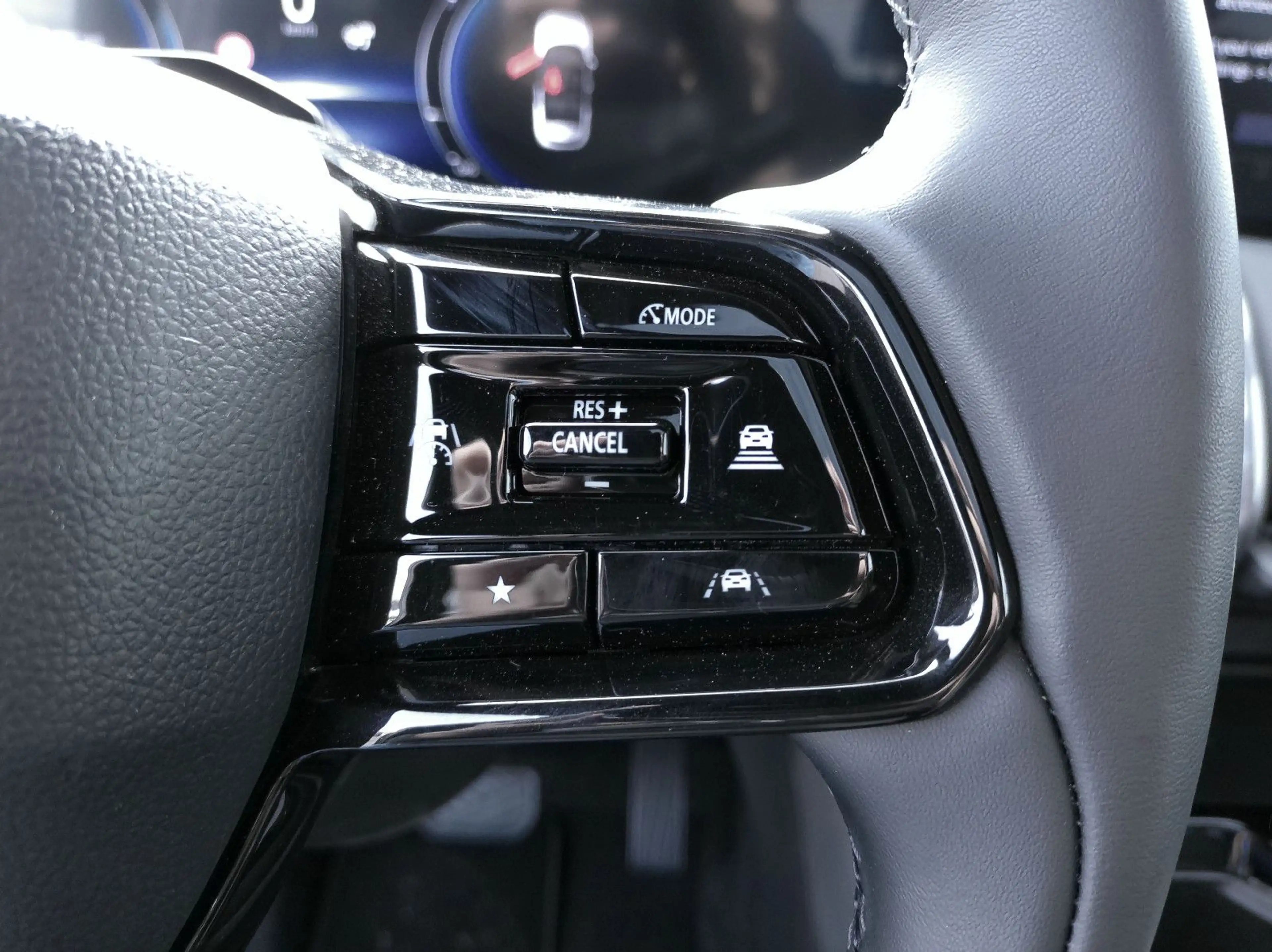 Toyota Urban Cruiser FWD Lounge — photo 13