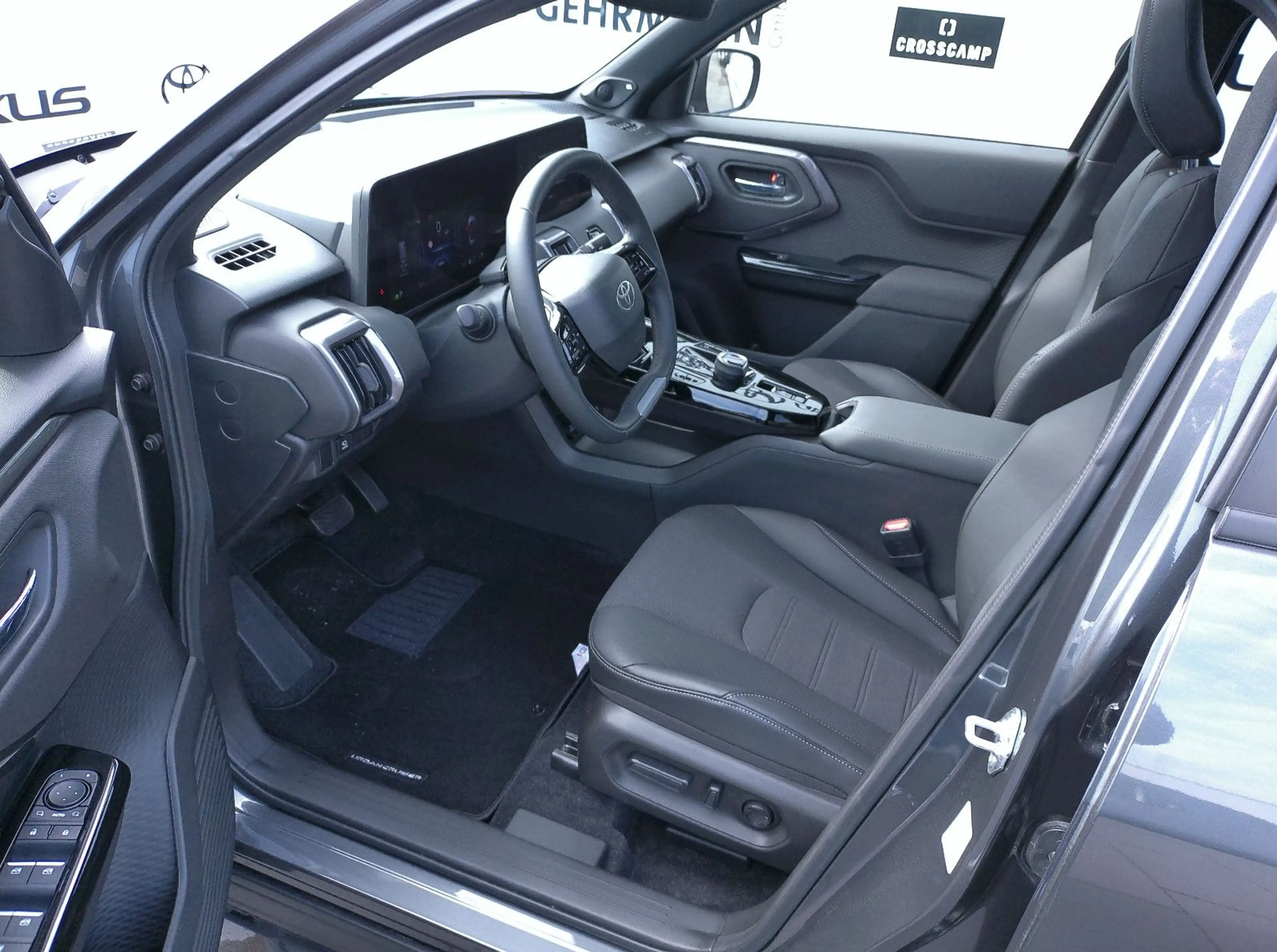 Toyota Urban Cruiser FWD Lounge — photo 9