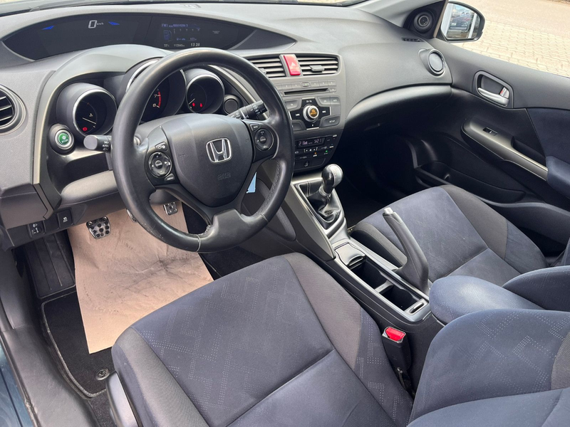 Honda Civic 1.8 i-VTEC Sport — photo 22