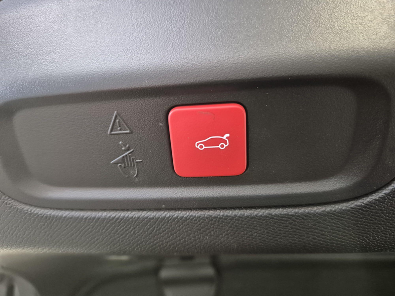 Peugeot 408 e-408 210 GT — photo 9