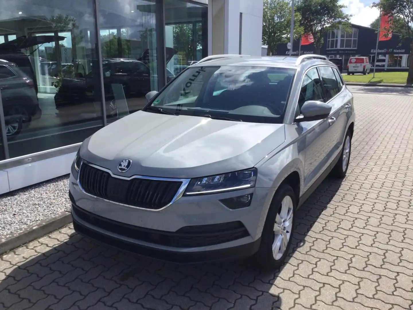 Skoda Karoq 1.5 TSI DSG ACT Style LED NAVI APP GRA AHK Grau - 2