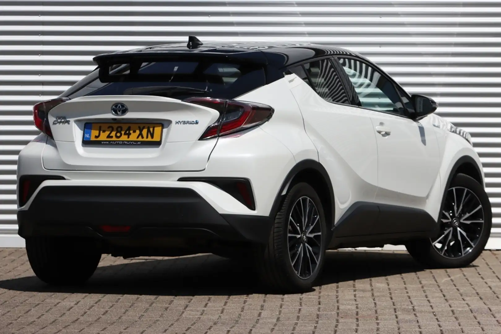 Toyota C-HR 1.8 Hybrid Executive JBL / Leer / Navi Wit - 2
