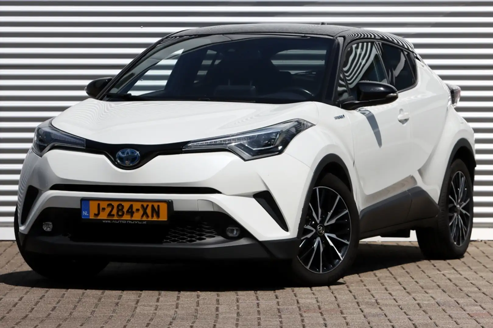 Toyota C-HR 1.8 Hybrid Executive JBL / Leer / Navi Wit - 1