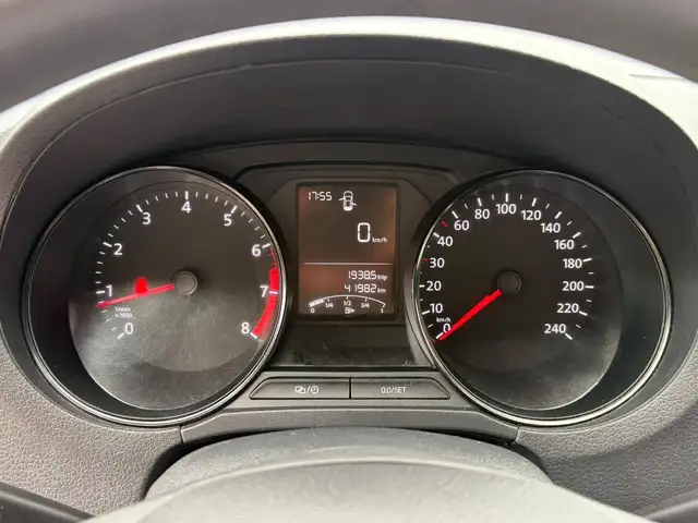 Volkswagen Polo view 13