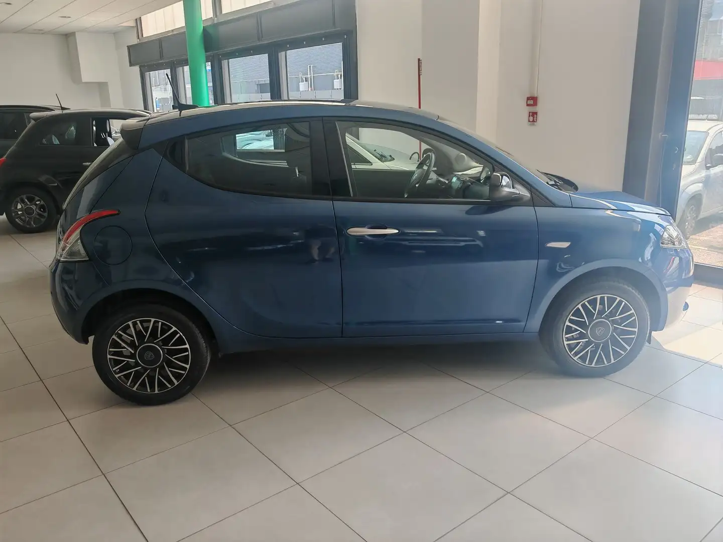 Lancia Ypsilon Ypsilon 1.0 FireFly 5 porte S&S Hybrid Oro Blu/Azzurro - 2