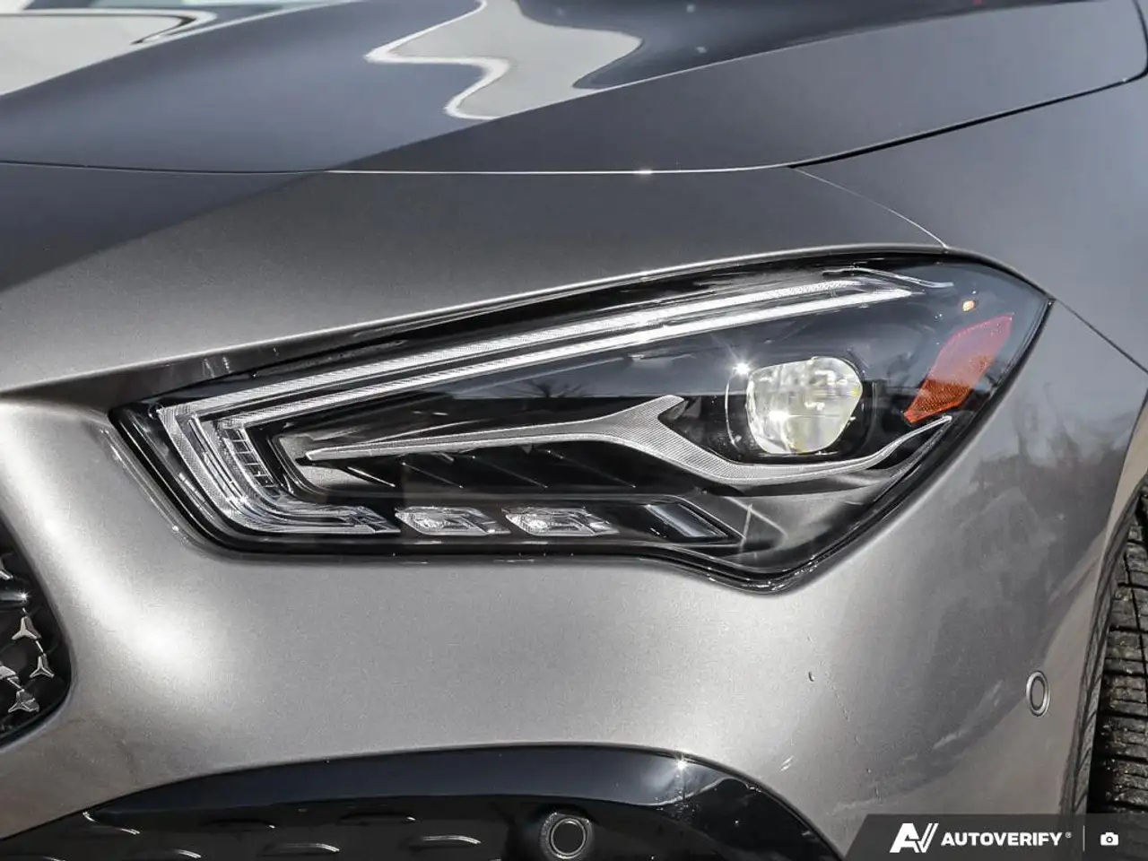 Mercedes-Benz CLA снимка Mercedes-Benz CLA