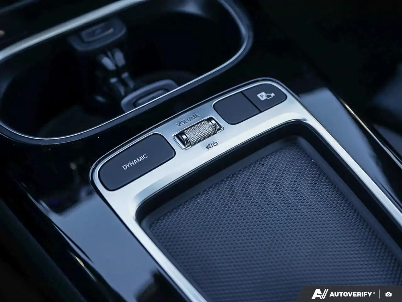Mercedes-Benz CLA снимка Mercedes-Benz CLA