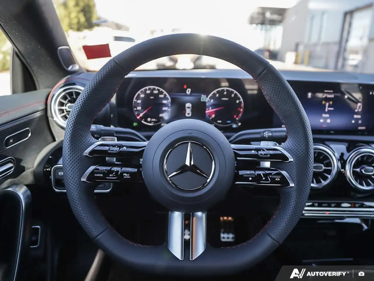 Mercedes-Benz CLA снимка Mercedes-Benz CLA