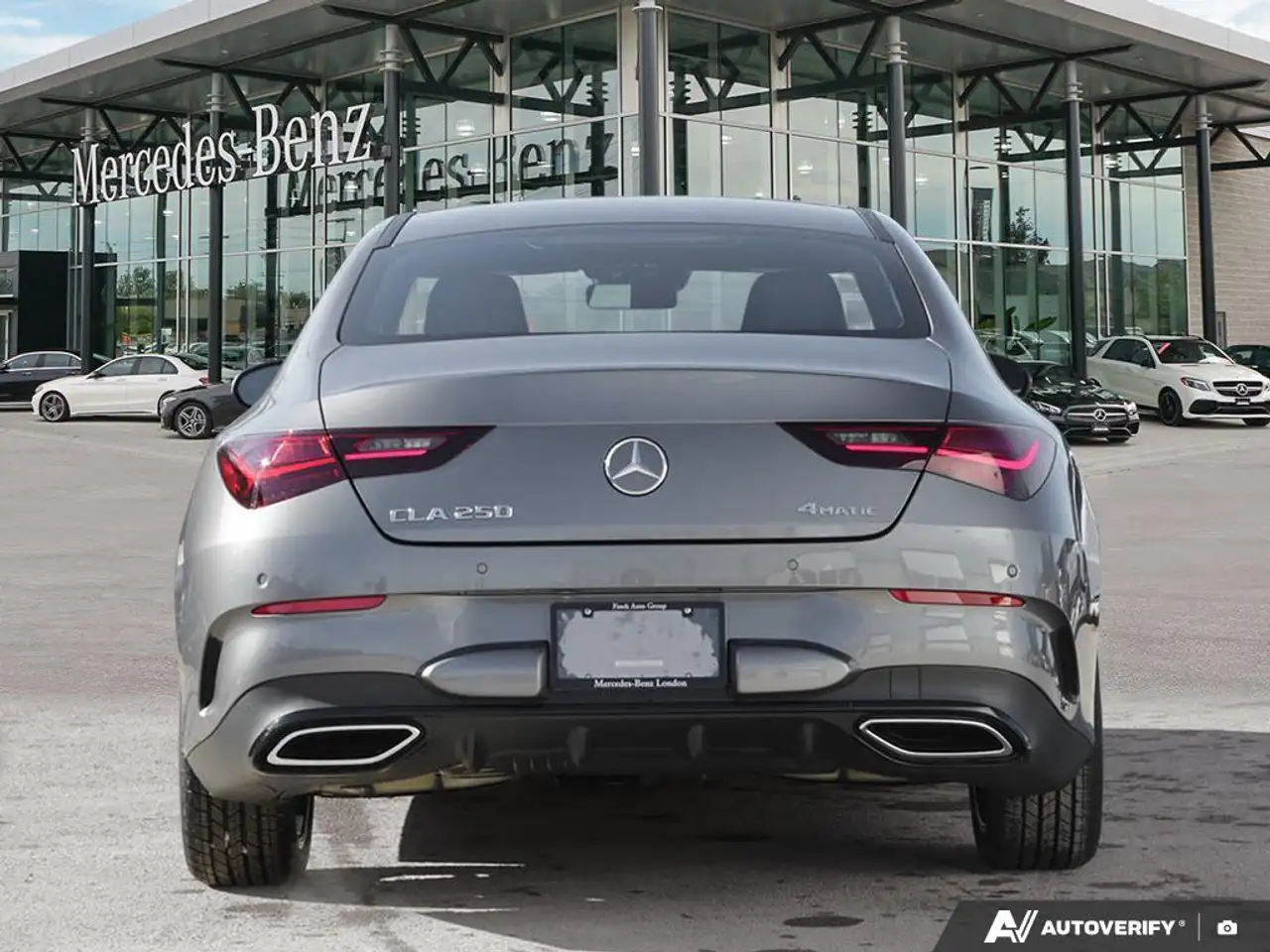 Mercedes-Benz CLA снимка Mercedes-Benz CLA