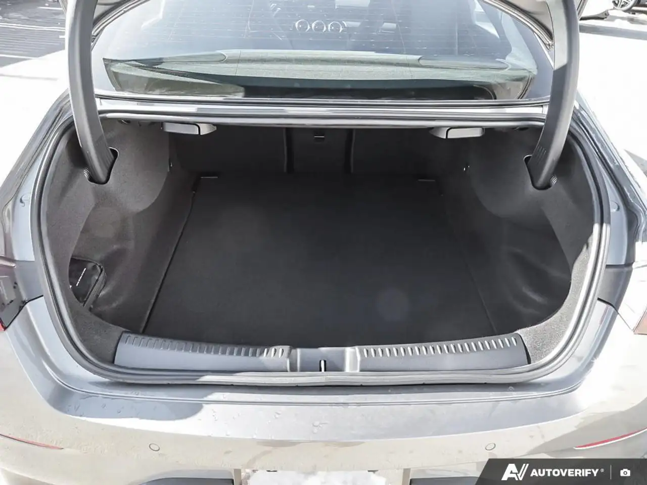 Mercedes-Benz CLA снимка Mercedes-Benz CLA