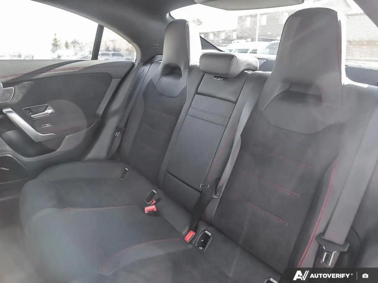 Mercedes-Benz CLA снимка Mercedes-Benz CLA