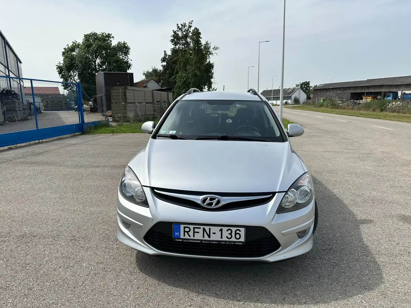 Hyundai i30 CW 1.6 DOHC Life Grau - 2
