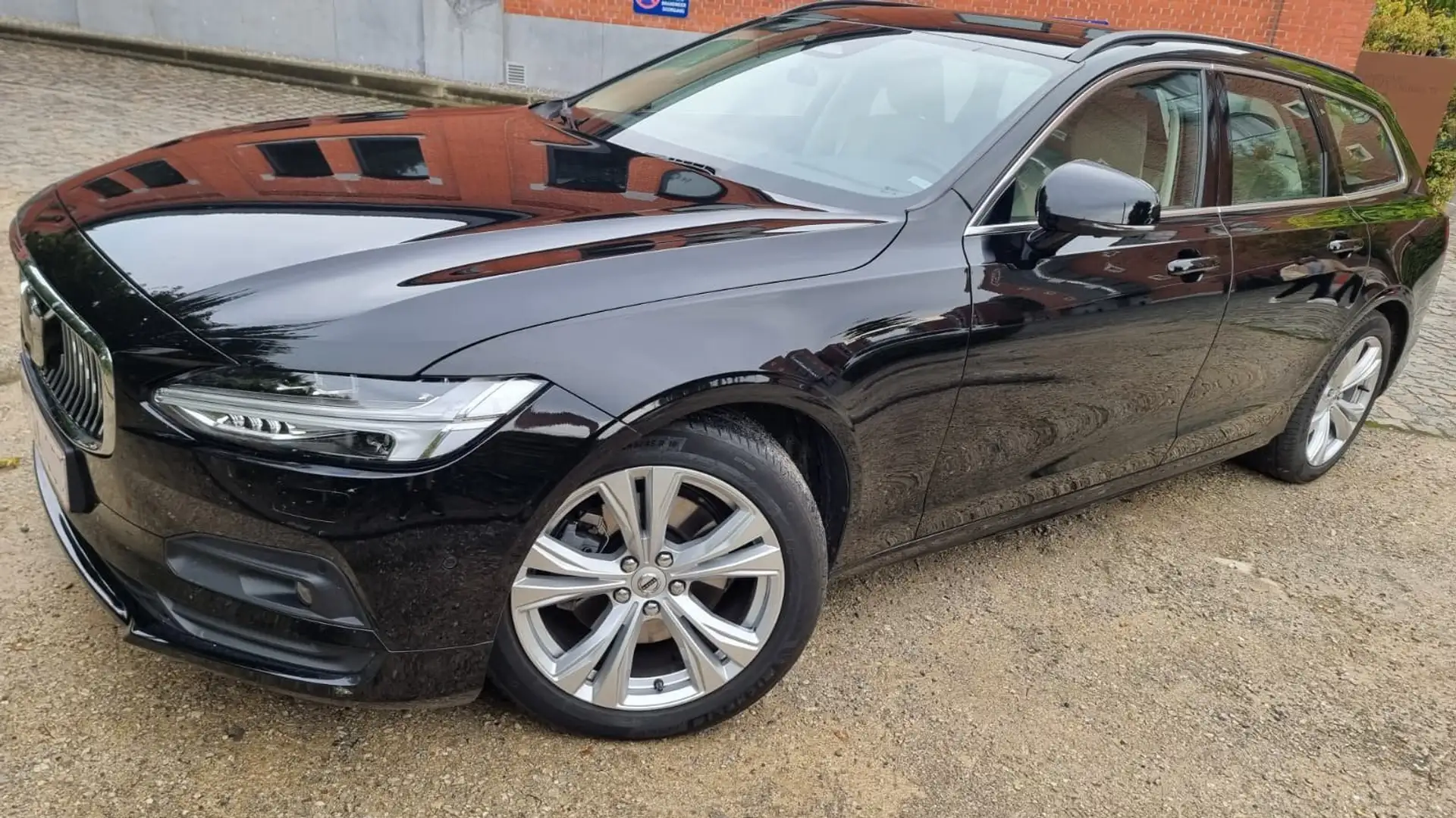 Volvo V90 V90 2.0 B4 Momentum Pro Geartronic AdBlue Noir - 2