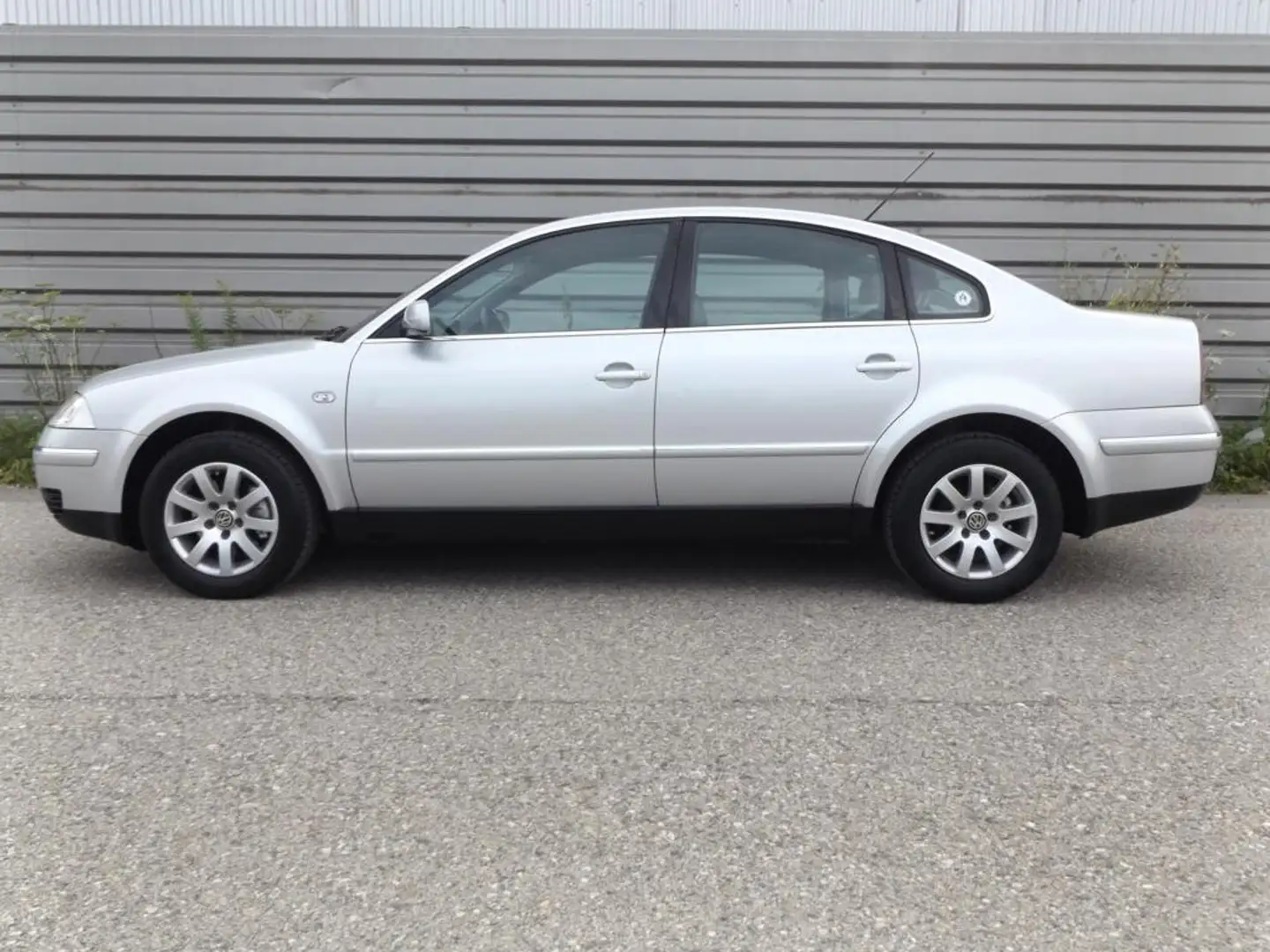 Volkswagen Passat 1,9 TDI PD Highline 4motion Sitzheizung Leder A... Silber - 2