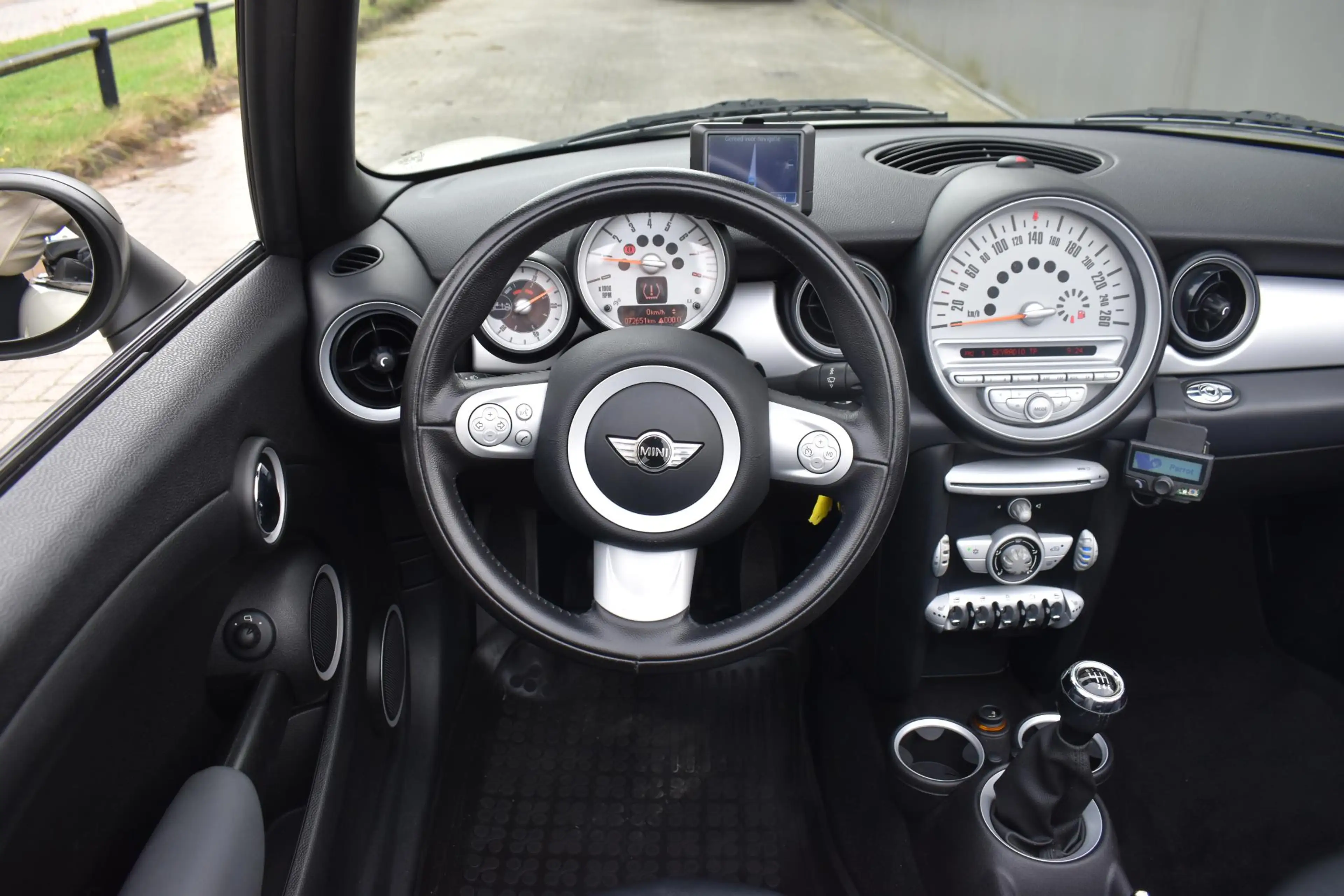 MINI One Cabrio 1.6 Anniversary 1E Eigenaar — photo 31