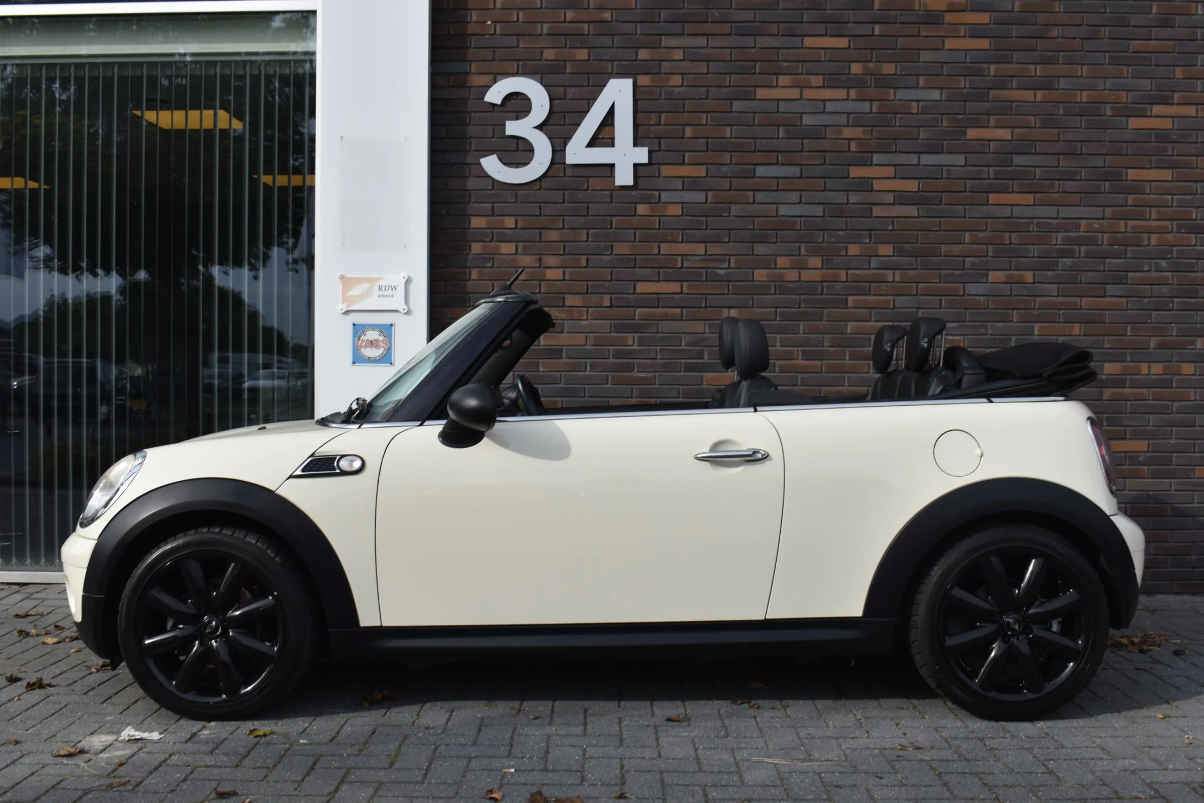 MINI One Cabrio 1.6 Anniversary 1E Eigenaar — photo 9