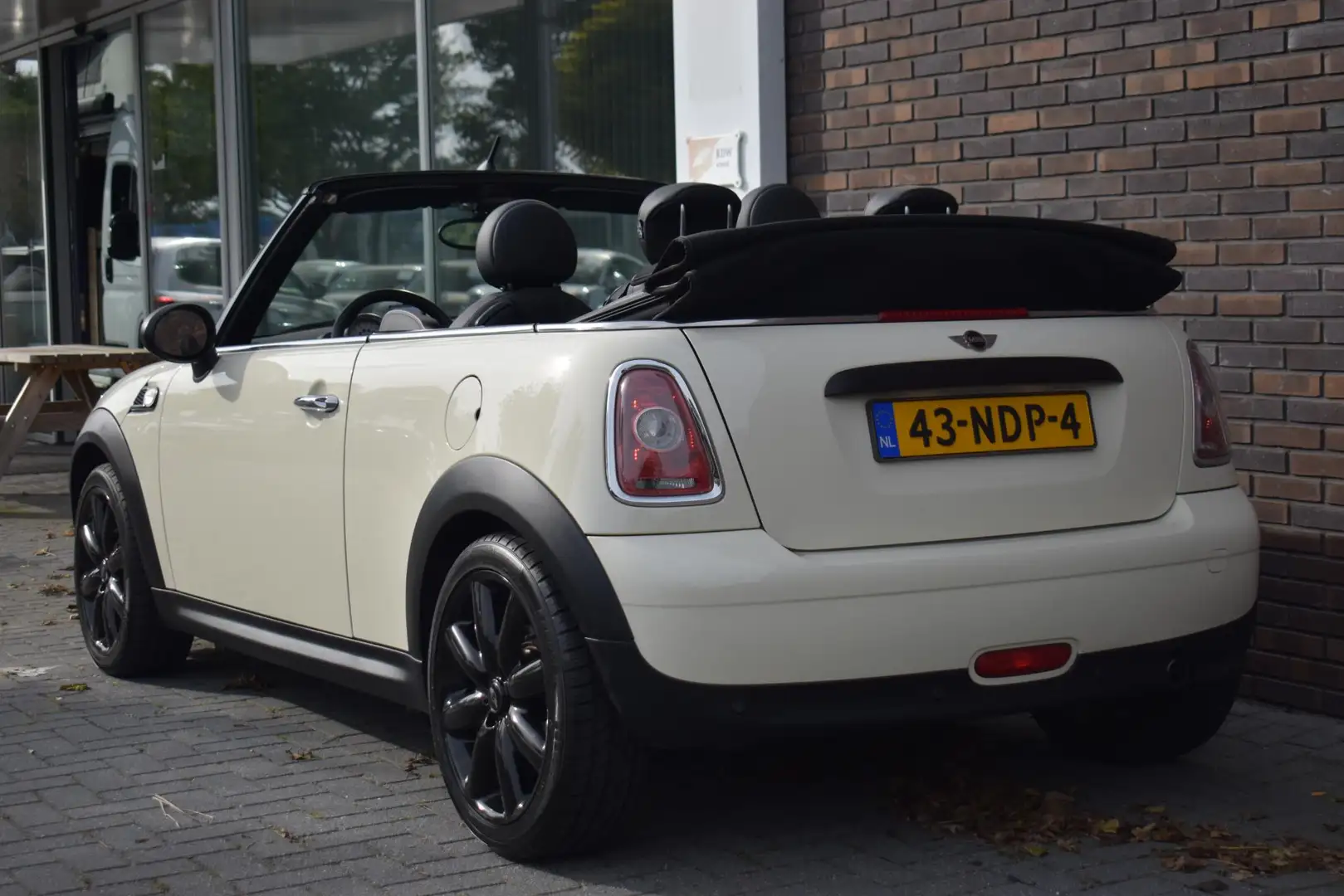MINI One Cabrio 1.6 Anniversary 1E Eigenaar Weiß - 2