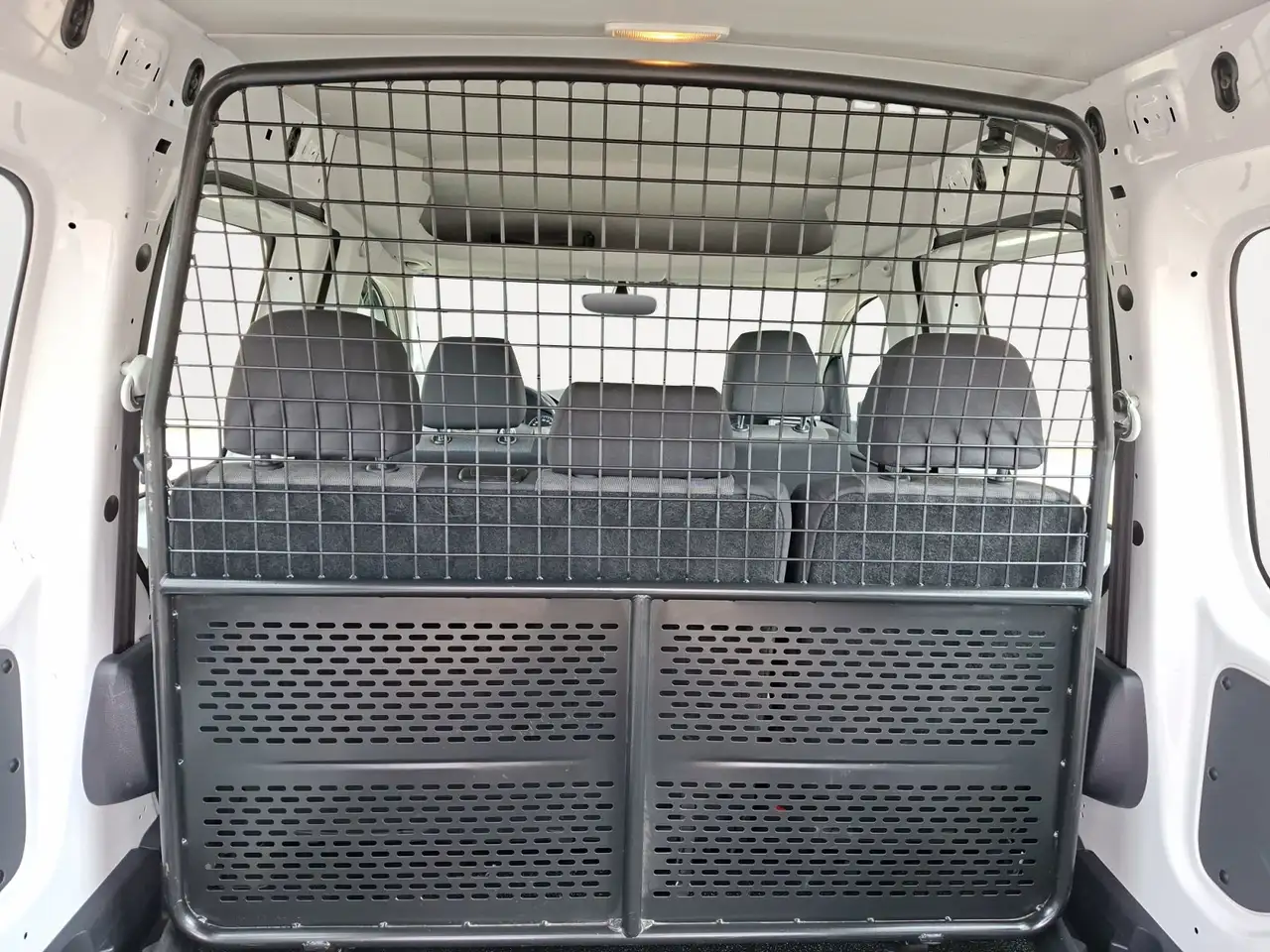 Volkswagen Caddy Maxi Kombi TDI Bi-Xenon SHZ PDC Klima, миниатюра 19