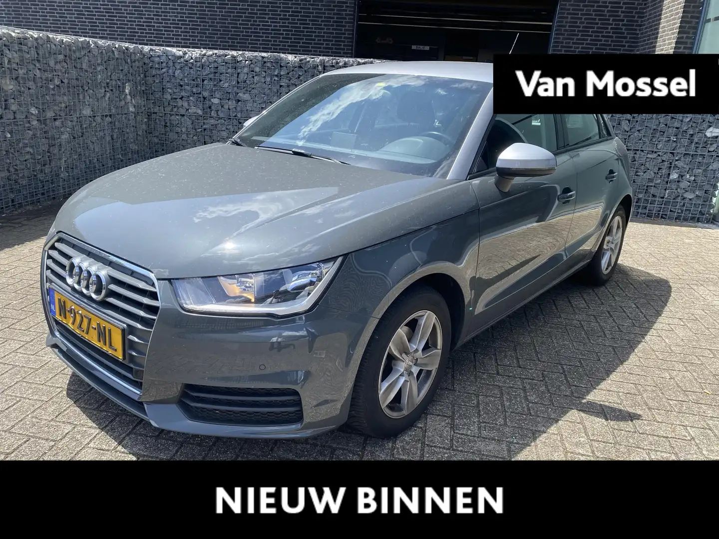 Audi A1 Sportback 1.0 TFSI 80 PK | Navigatie | Parkeersens Grijs - 1