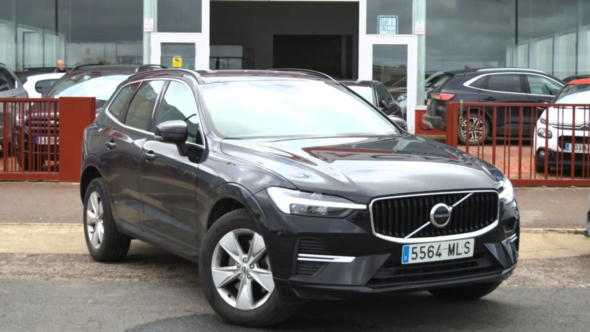 Volvo XC60 B4 Plus Dark Noir - 2