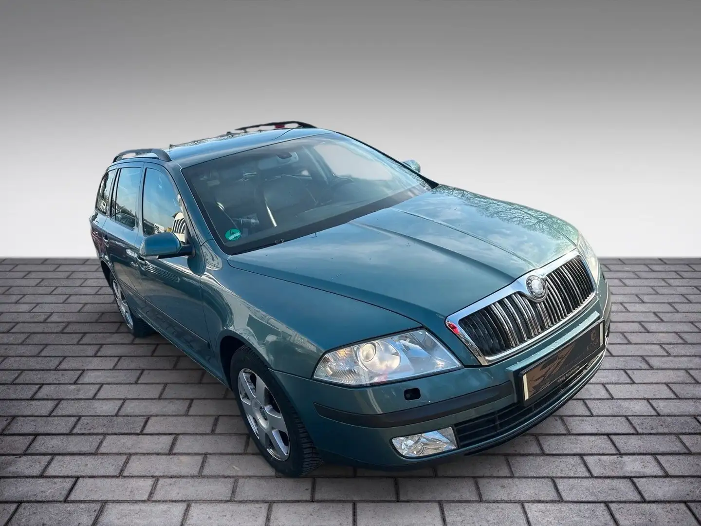 Skoda Octavia Combi Elegance Automatik Grün - 2