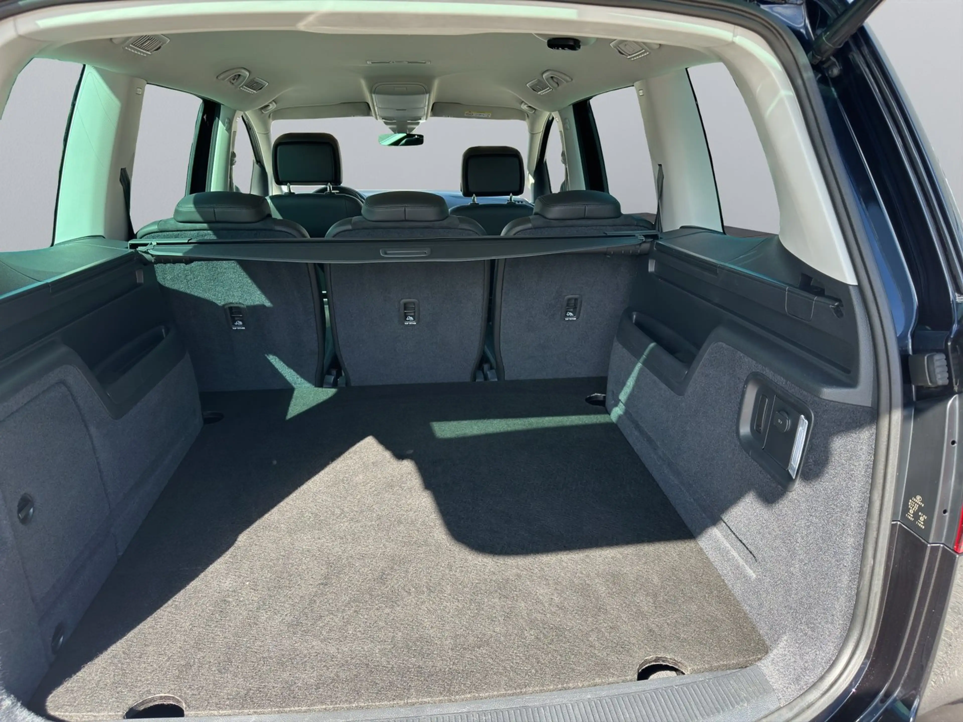 Volkswagen Sharan Business+ TDI SCR DSG 5-Sitzer — photo 12