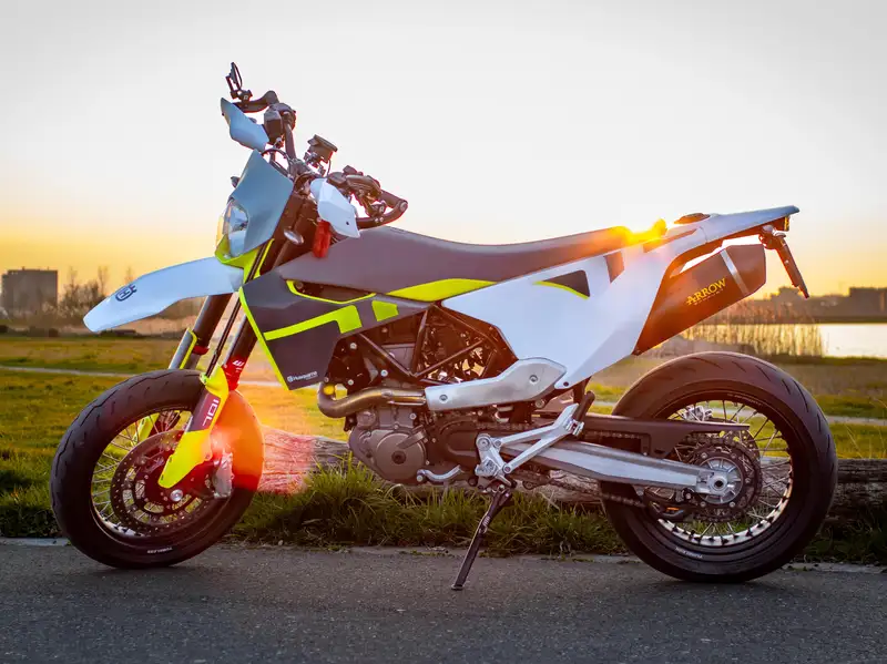 Husqvarna 701 Supermoto - foto 2