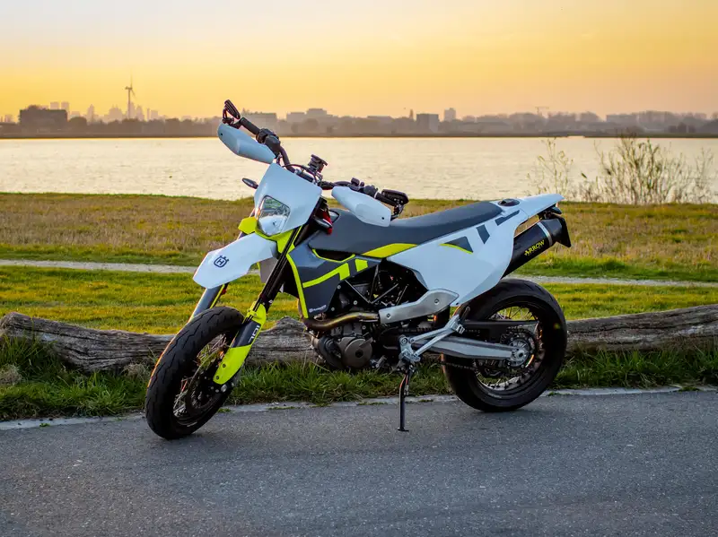 Husqvarna 701 Supermoto - foto 3