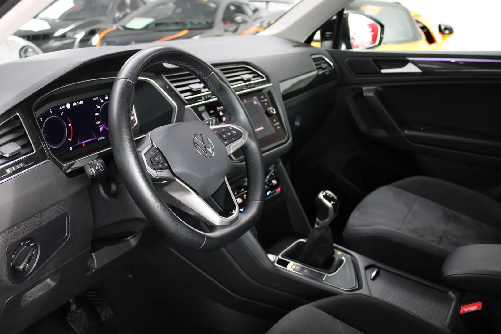 Volkswagen Tiguan TIGUAN 2.0 TDI *ELEGANCE* AHK/ACC/PANO/R-KAM/18" Noir - 2