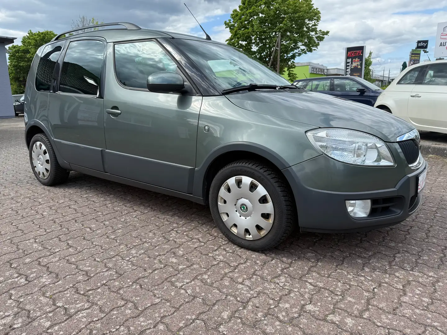 Skoda Roomster Scout*ERSTE HAND*TÜV/HU NEU*INSPEKTION NEU* Verde - 1