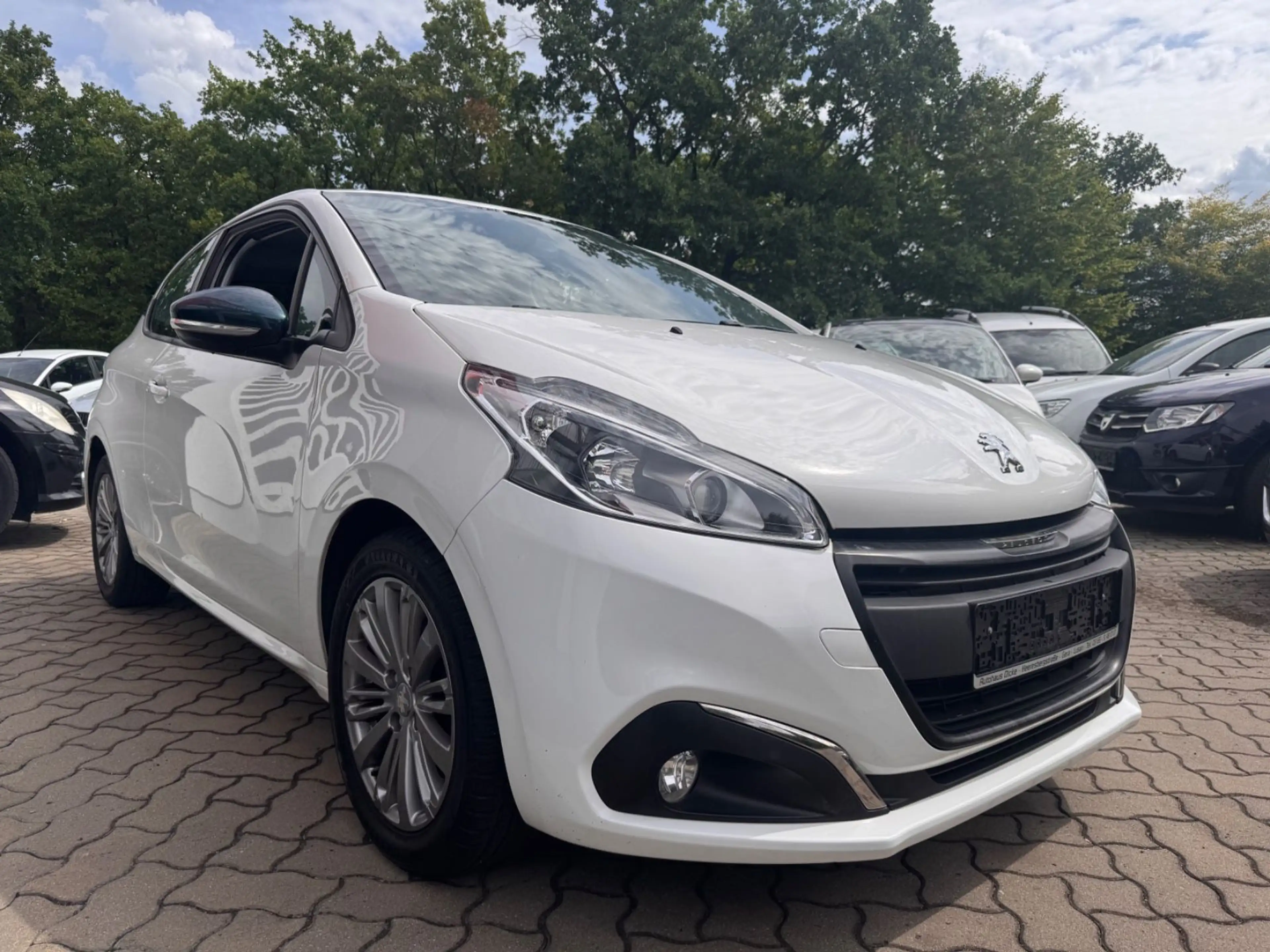 Peugeot 208 Style Klima Tempom Navi — photo 4