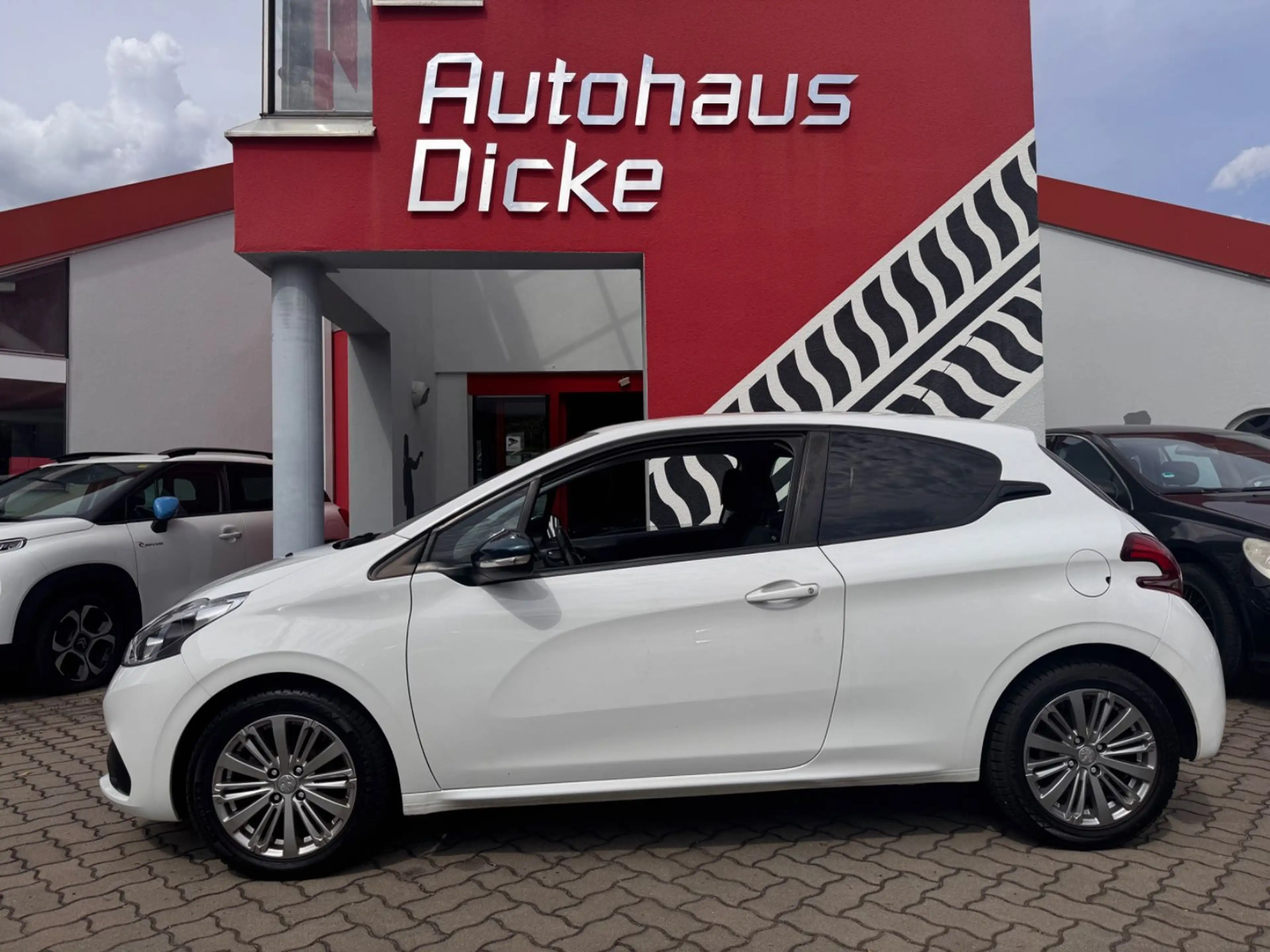 Peugeot 208 Style Klima Tempom Navi — photo 5