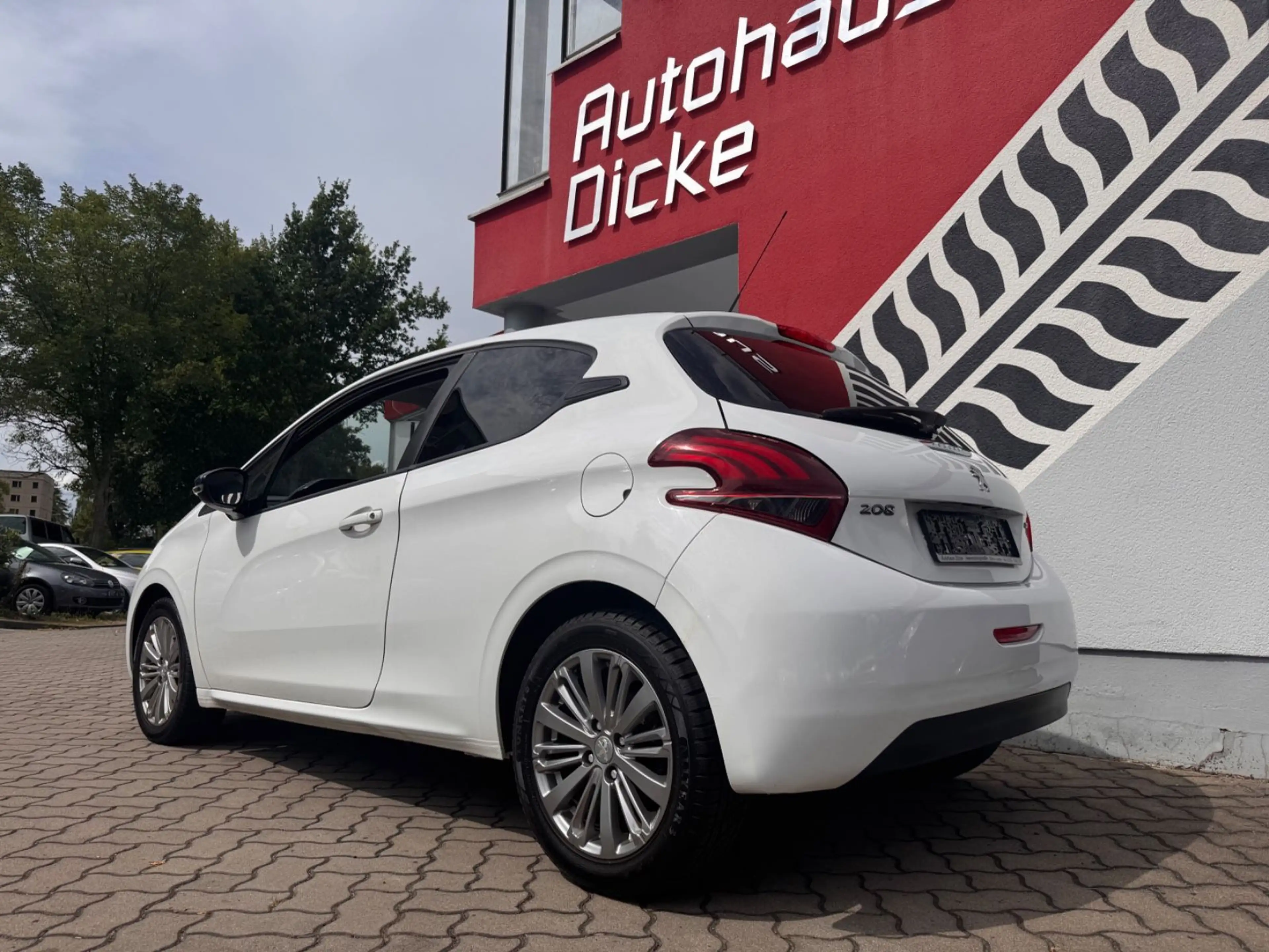 Peugeot 208 Style Klima Tempom Navi — photo 6