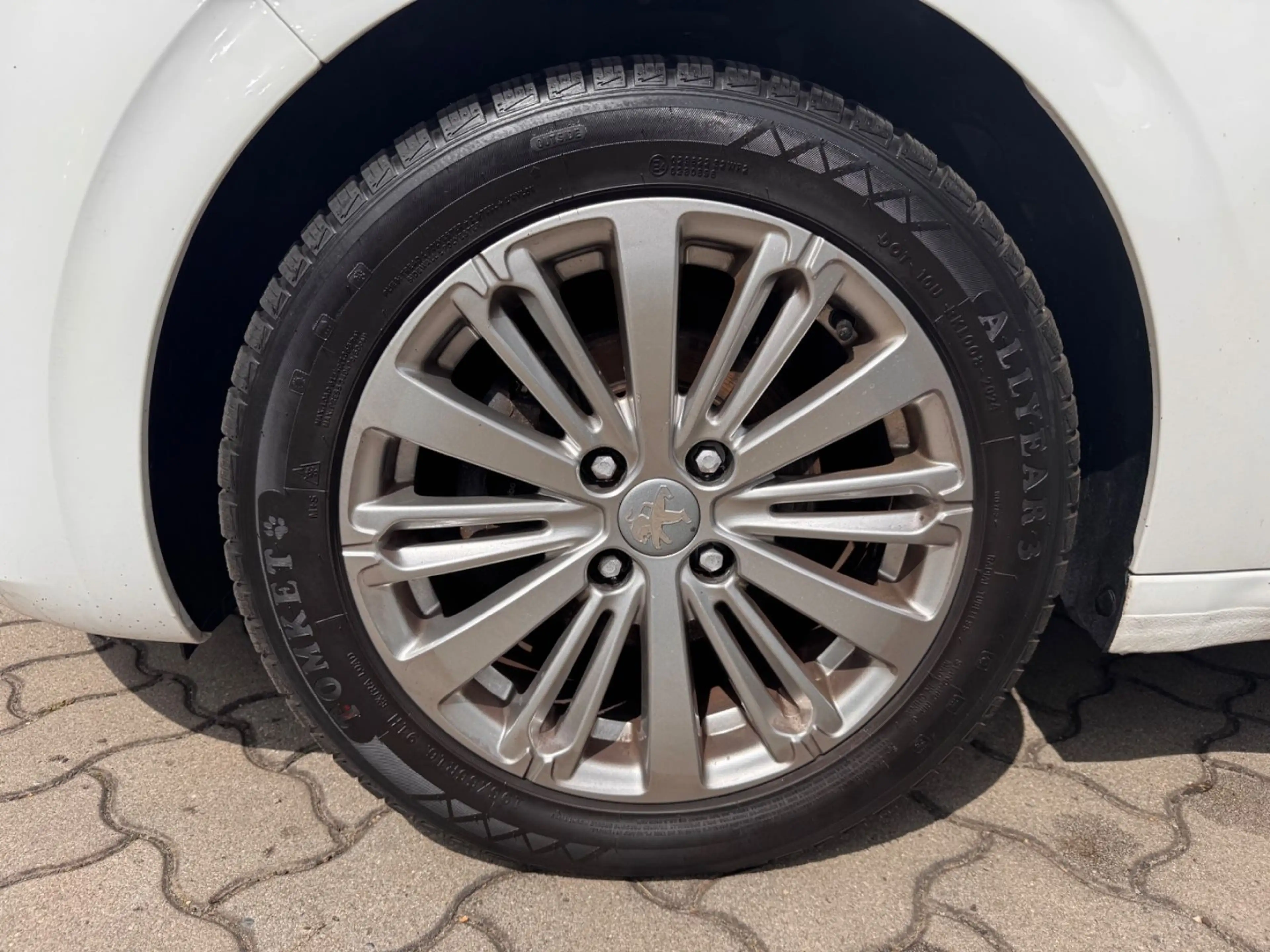 Peugeot 208 Style Klima Tempom Navi — photo 14