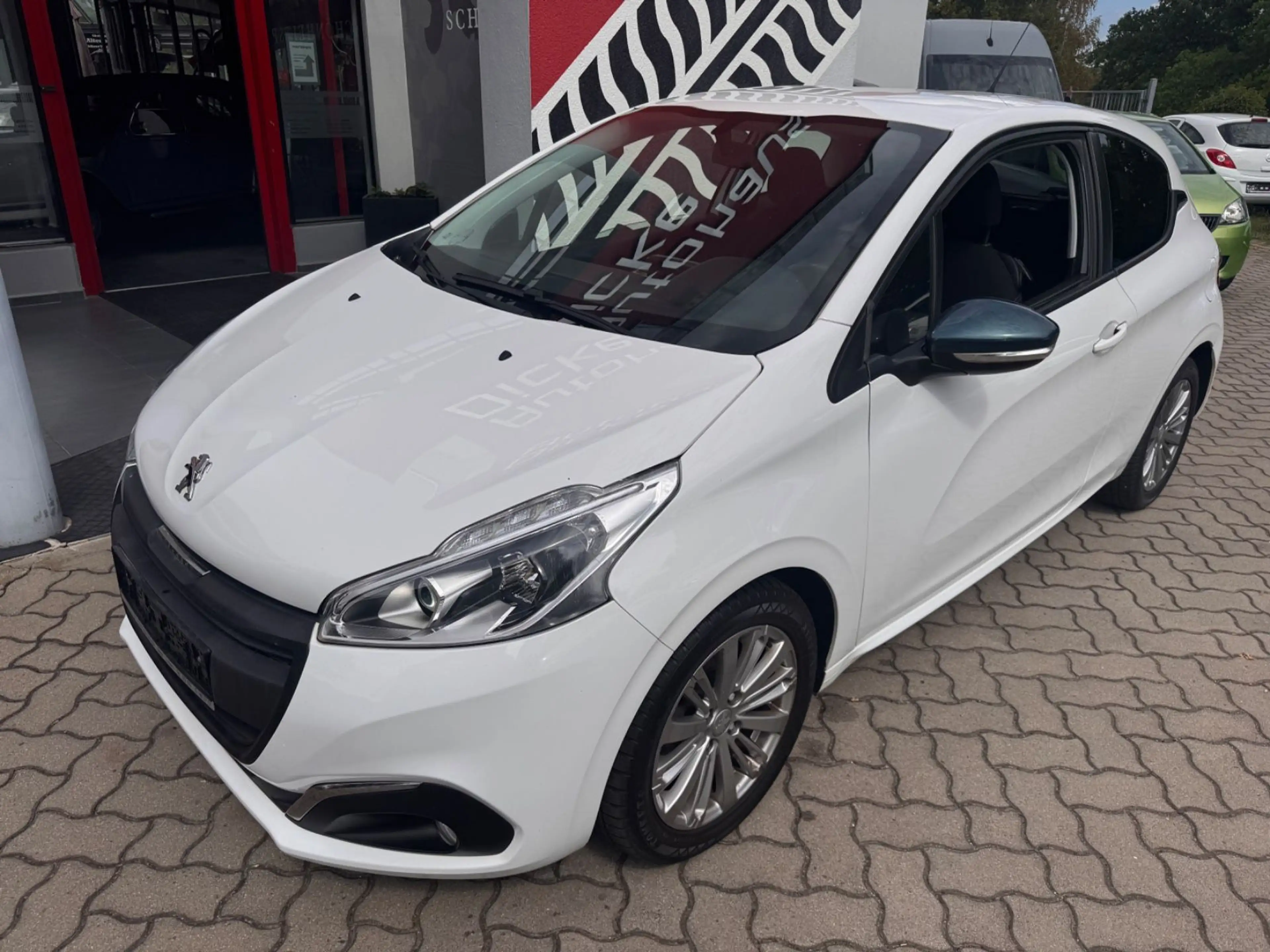 Peugeot 208 Style Klima Tempom Navi — photo 2