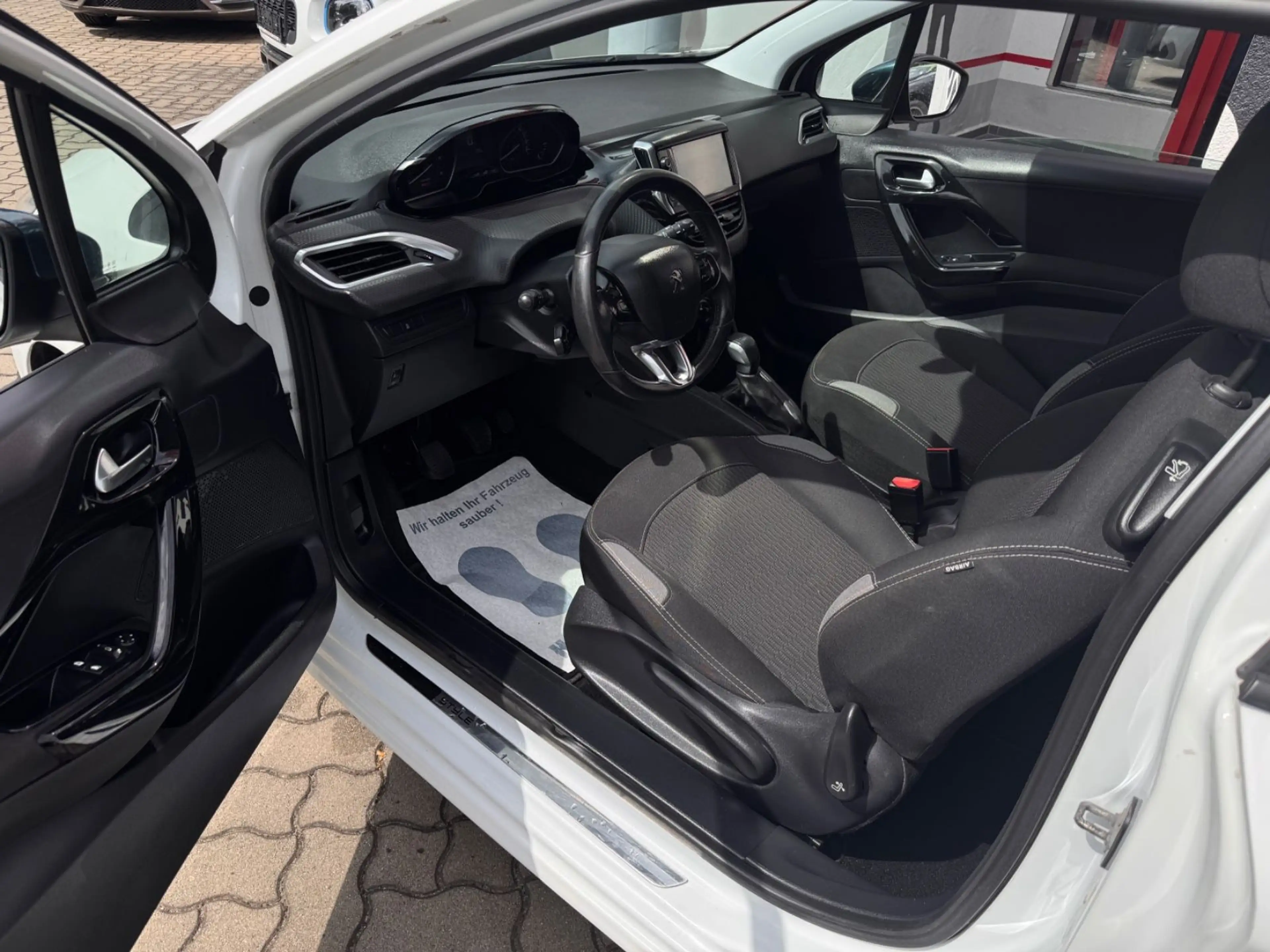 Peugeot 208 Style Klima Tempom Navi — photo 10