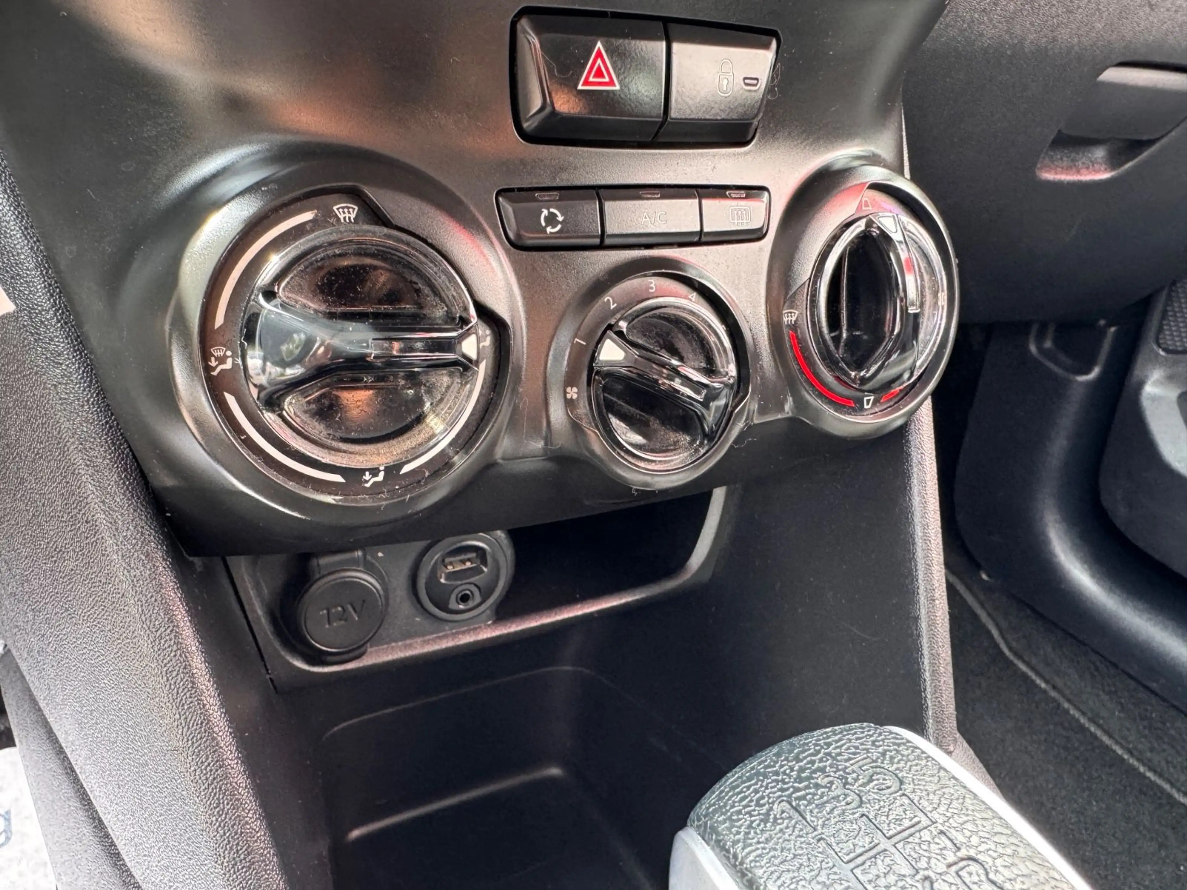 Peugeot 208 Style Klima Tempom Navi — photo 13
