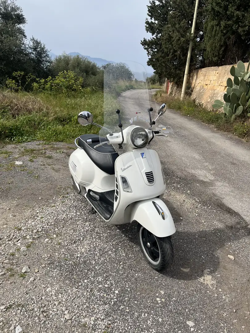 Vespa GTS Super 300 Info 3923032407 - 1