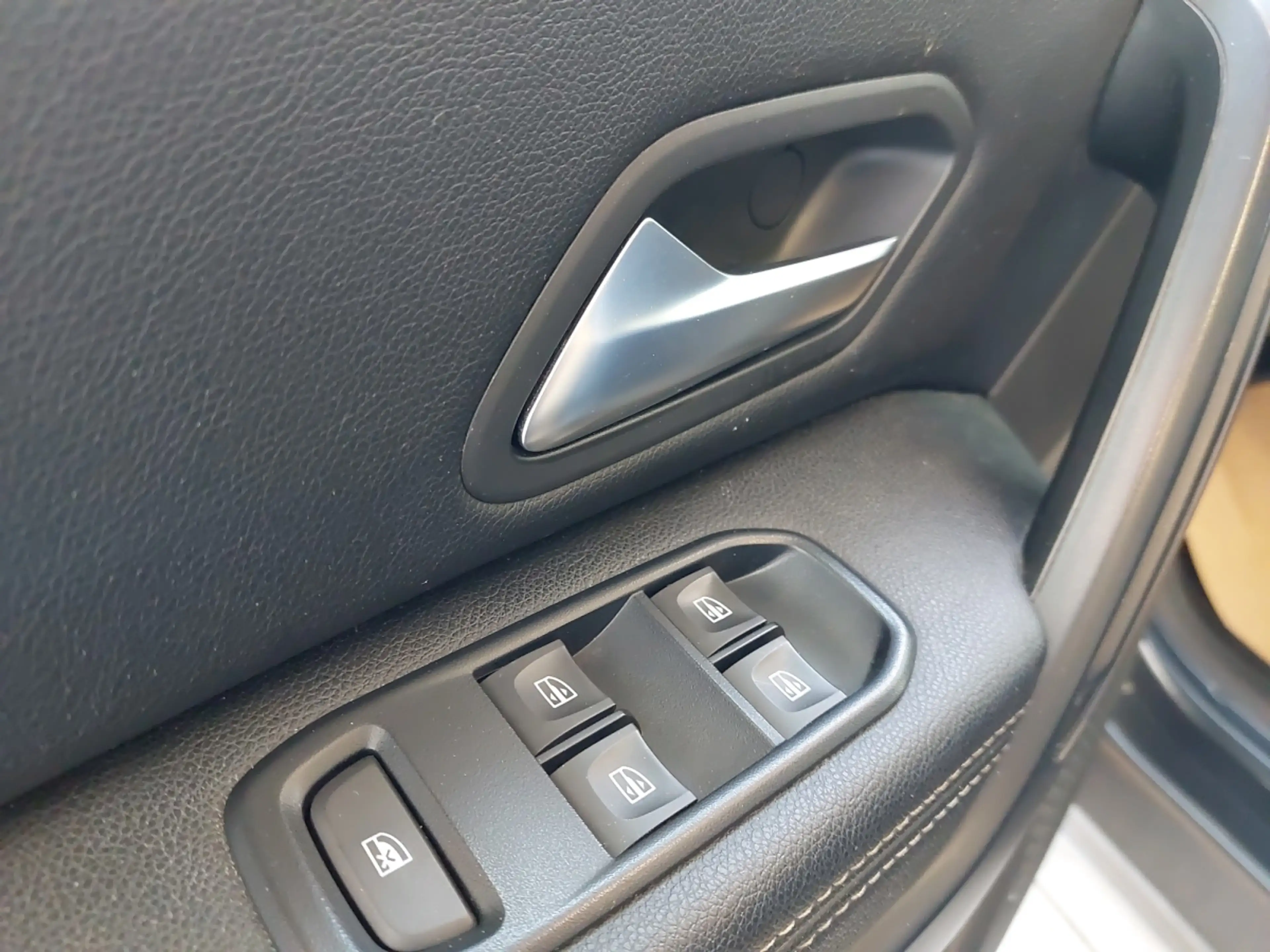 Dacia Duster Prestige TCe 150 4WD — photo 17