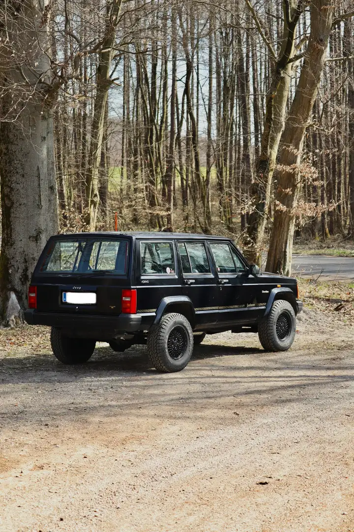 Jeep Cherokee 2,5 Jamboree Schwarz - 2