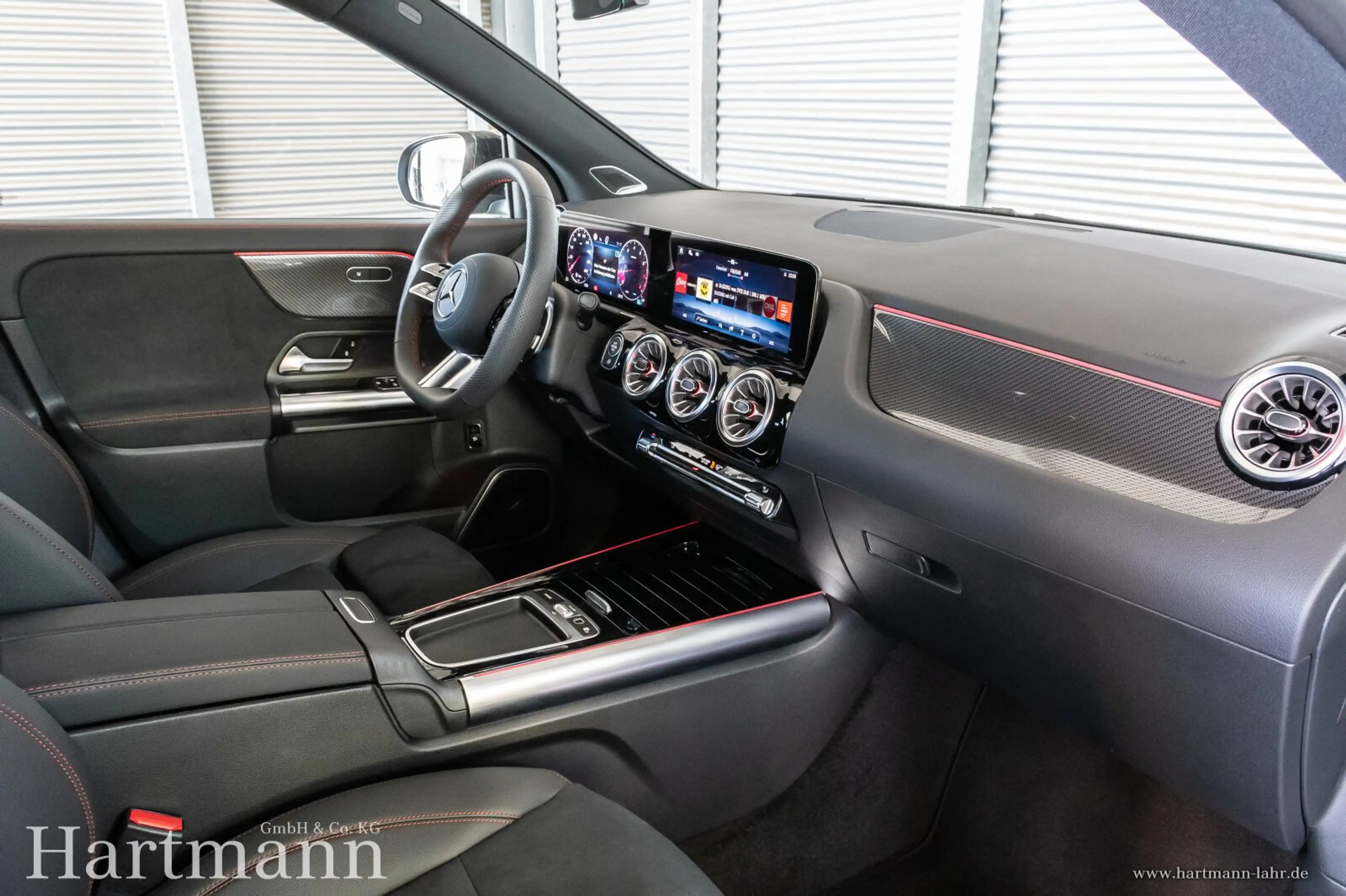 Mercedes-Benz GLA 180 GLA 180 AMG Night Multibeam Totwinkel Sound 360° — photo 7