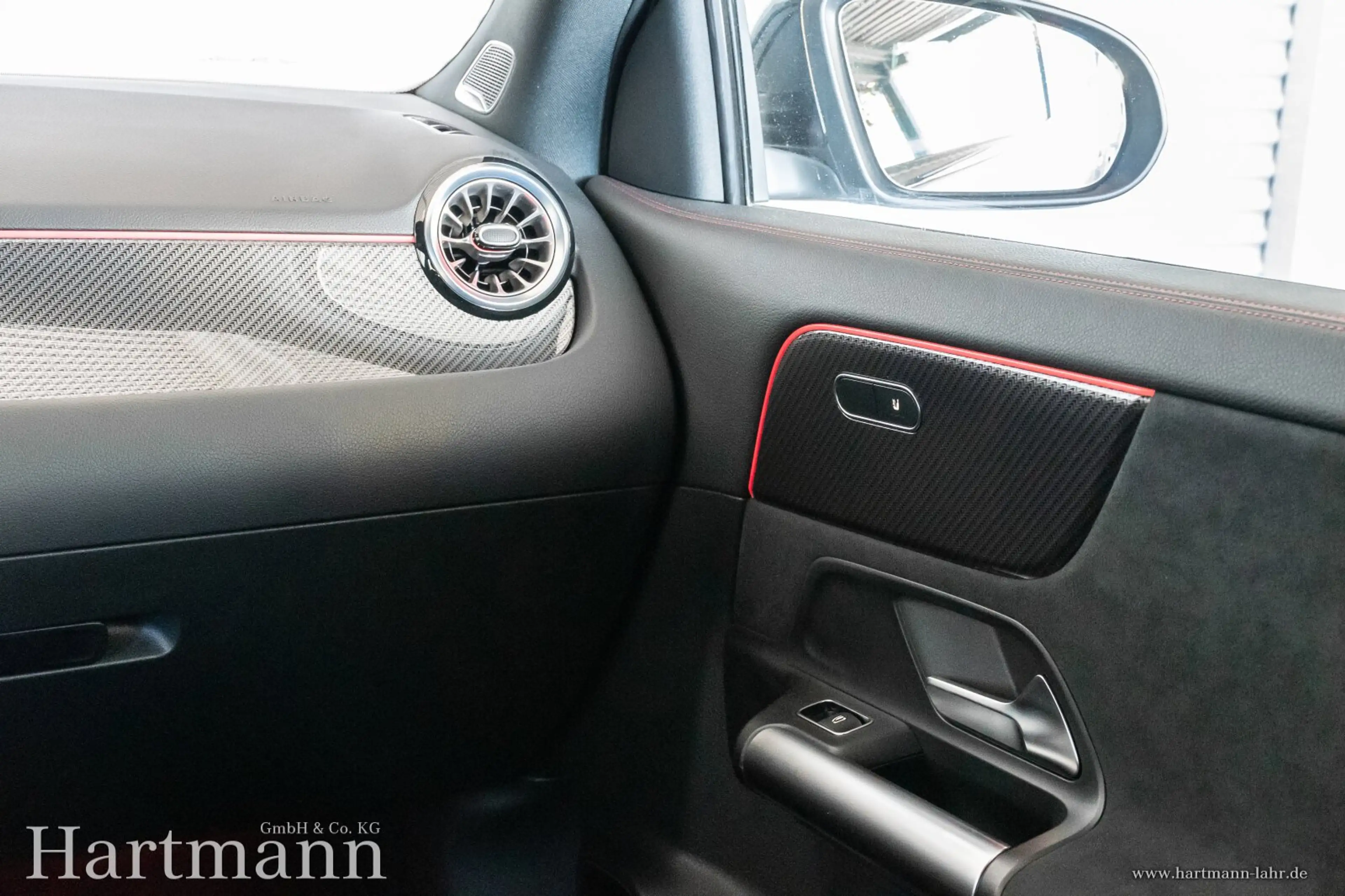Mercedes-Benz GLA 180 GLA 180 AMG Night Multibeam Totwinkel Sound 360° — photo 10