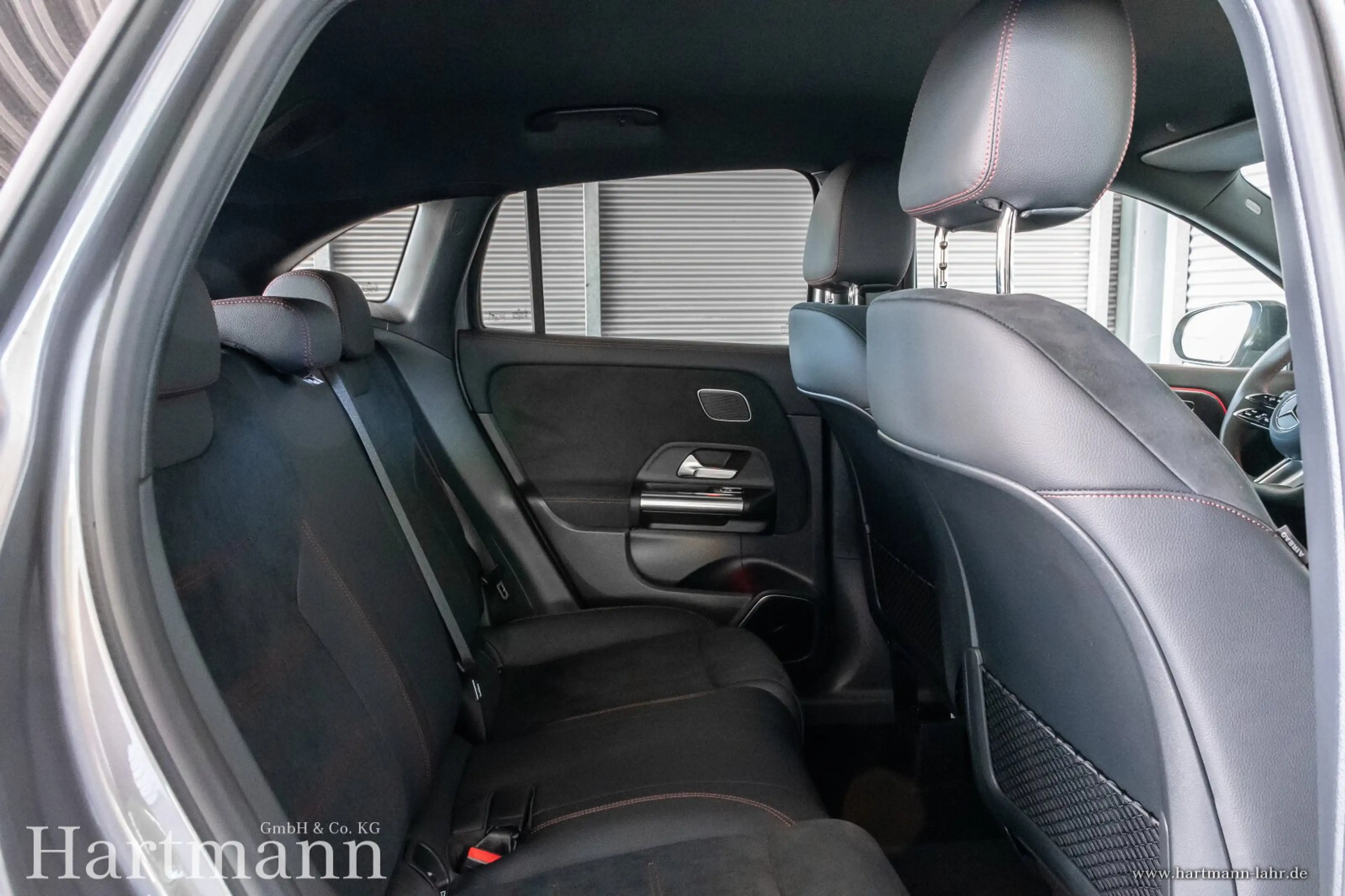 Mercedes-Benz GLA 180 GLA 180 AMG Night Multibeam Totwinkel Sound 360° — photo 11
