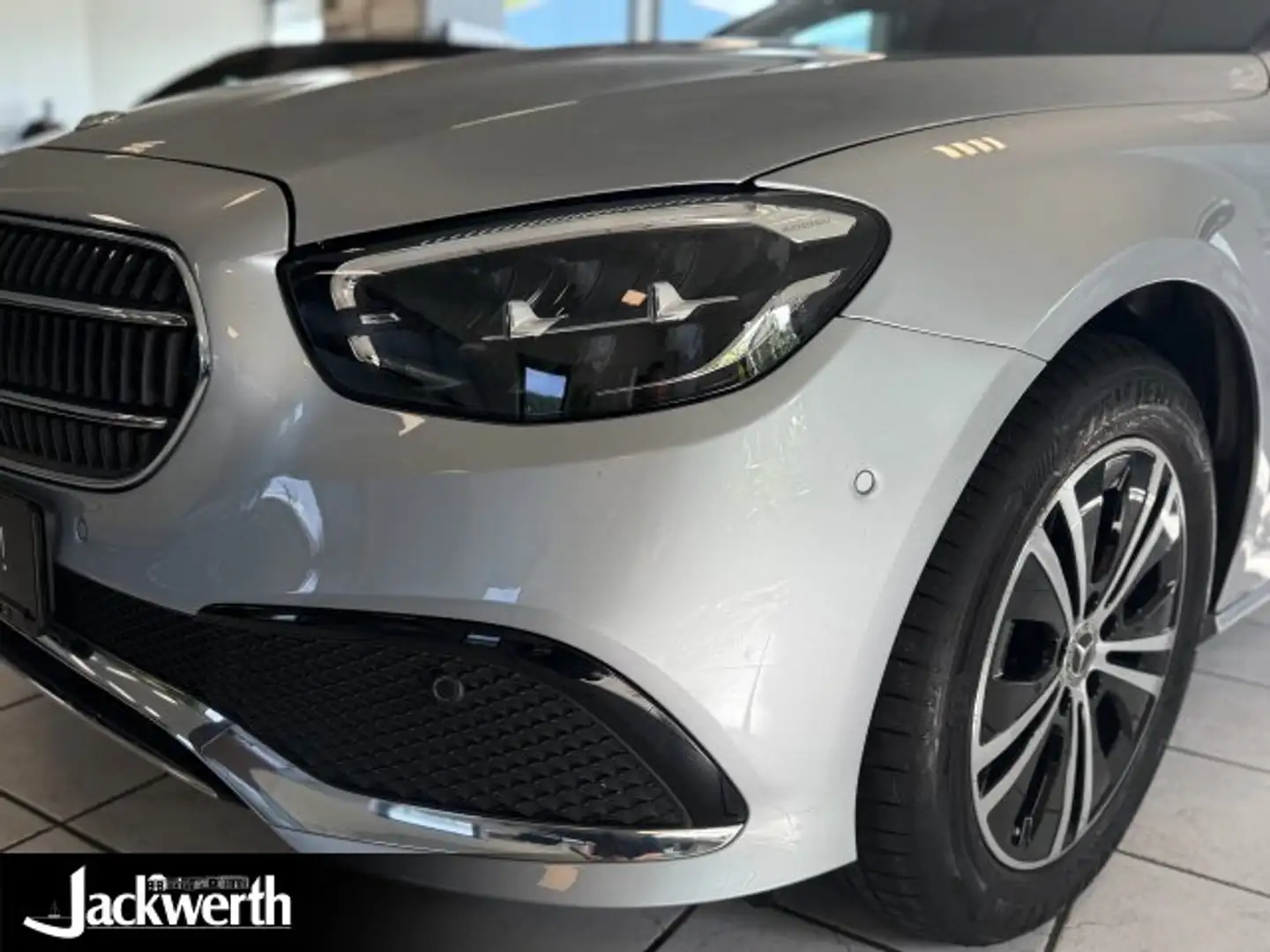 Mercedes-Benz E 220 E 220 d T-Modell AVANTGARDE/Autom./8fach bereift Silber - 2