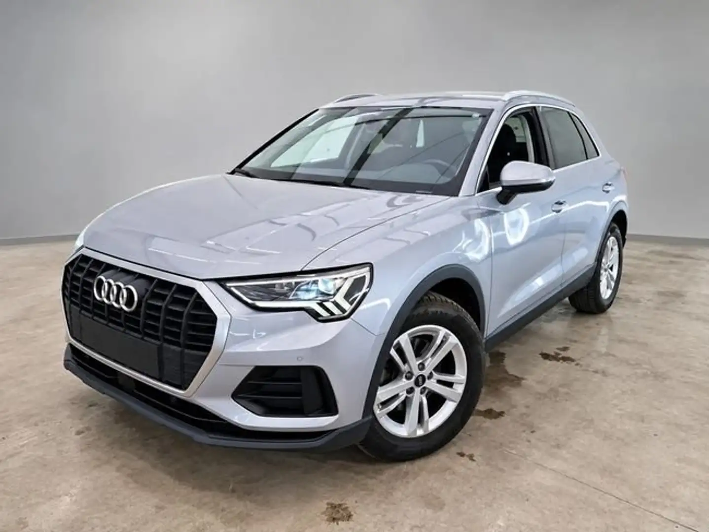 Audi Q3 35 TFSI Advanced S tronic Plateado - 2