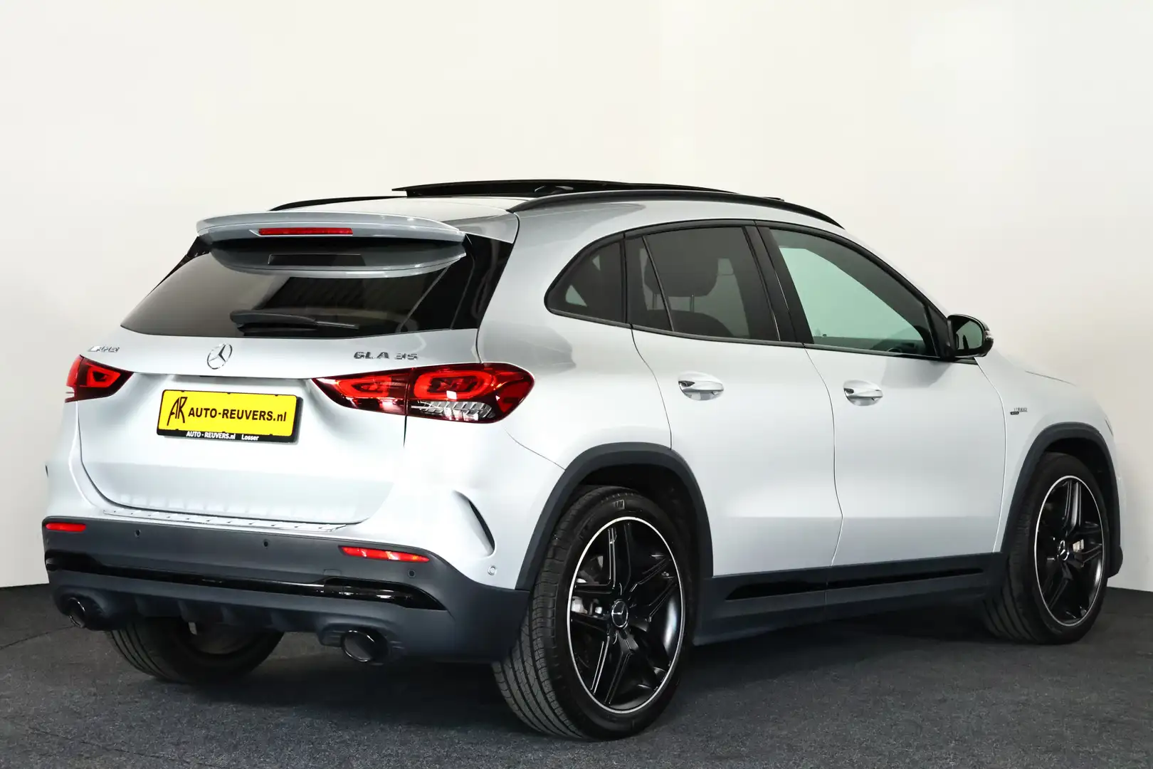 Mercedes-Benz GLA 35 AMG 4MATIC / Pano / Navi / Adaptive cruise / Memory / Gris - 2
