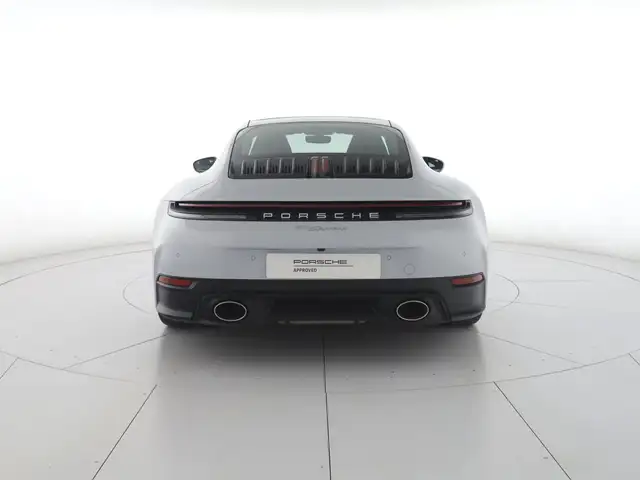 Porsche 911 view 4