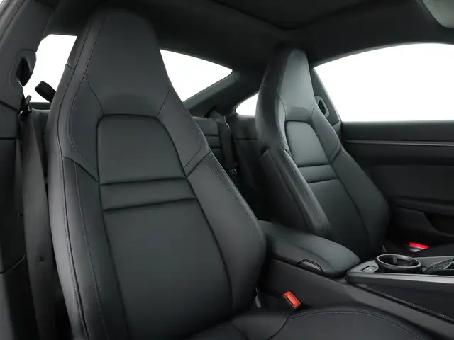 Porsche 911 view 9